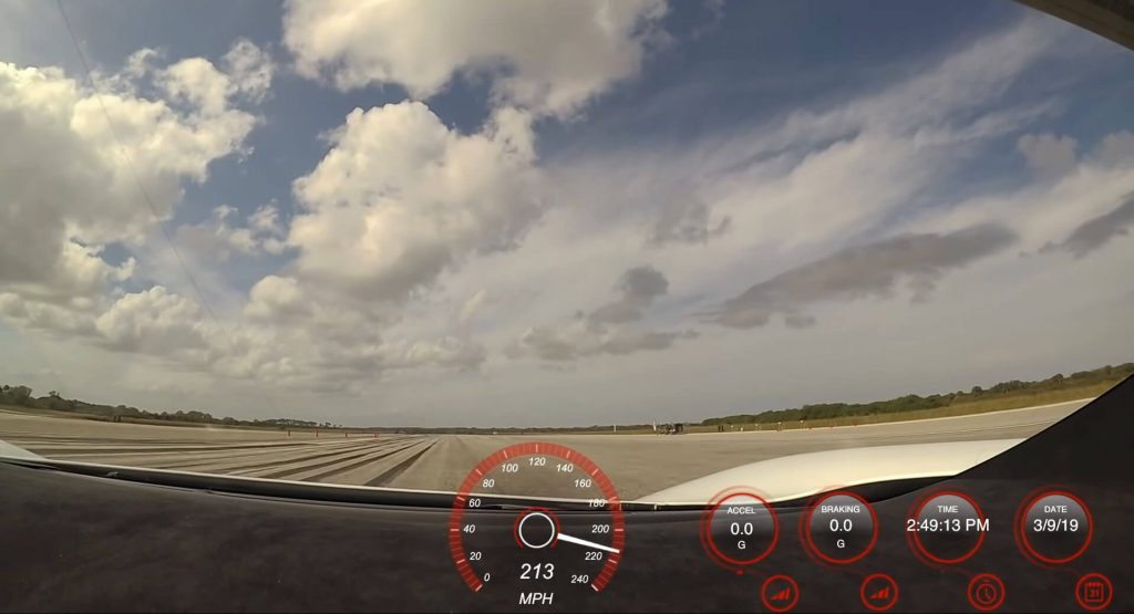  Ford GT Devours The Course While Reaching 213 Mph (343 Km/h)