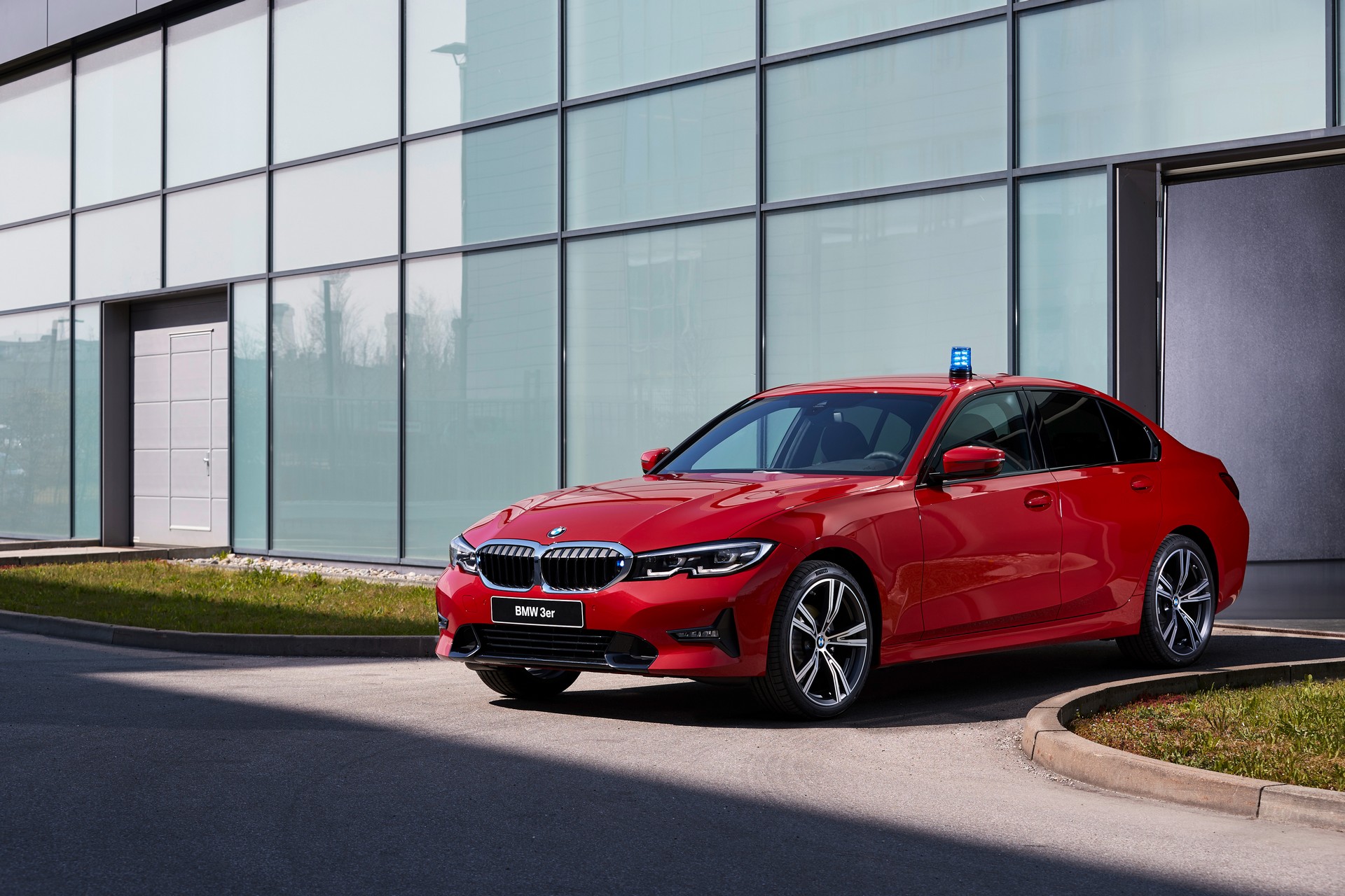 BMW RETTmobil 2019-6 Stealthy BMW 3-Series Police Car Headlines Company’s RETTmobil Lineup