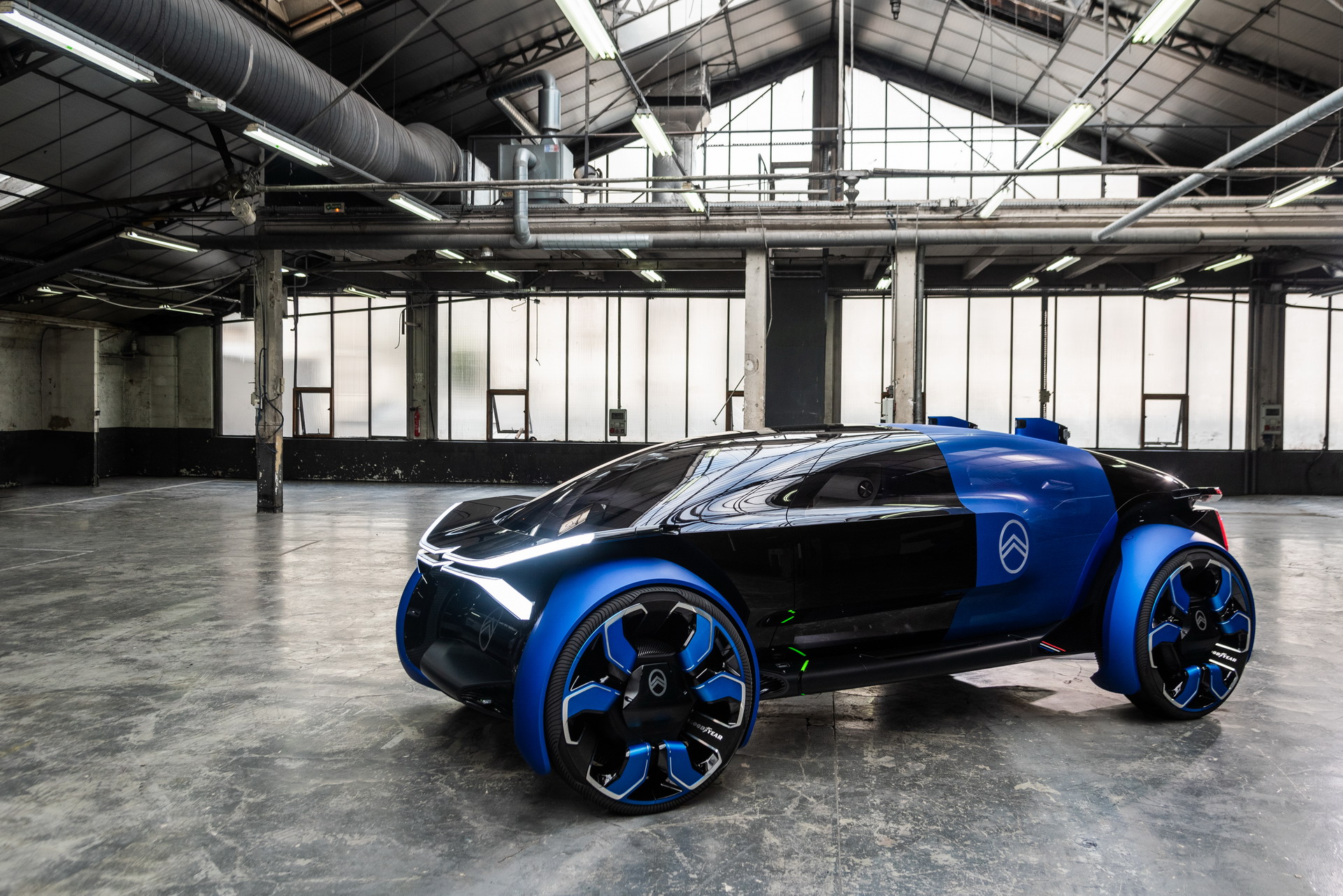 Citroen 19_19 CONCEPT 24 Citroen’s New Electric 19_19 Concept Has A 500 Mile Range And 30-inch Rims