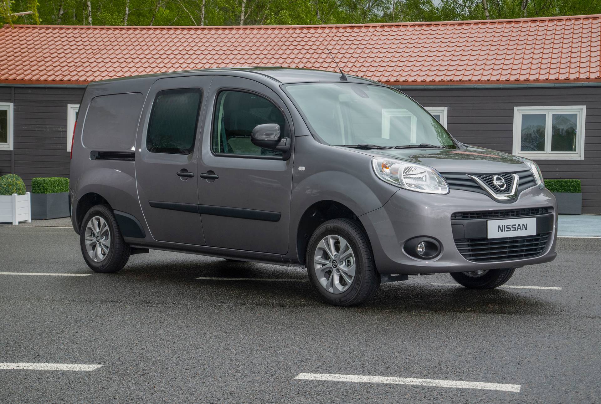 Nissan NV250 L2 Van 30 Badge-Engineered Nissan NV250 Compact Van Debuts In Europe