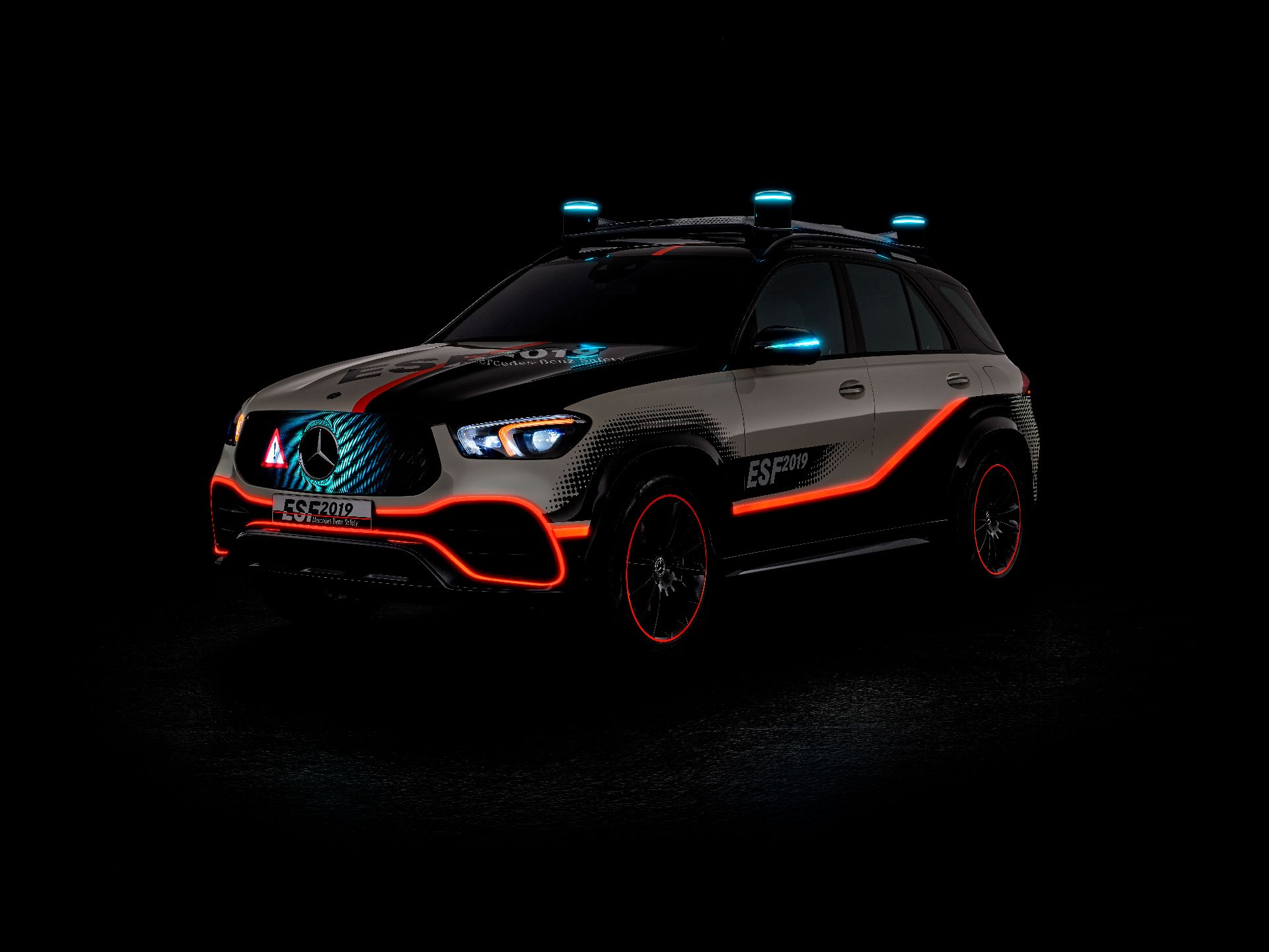 Das Experimental-Sicherheits-Fahrzeug (ESF) 2019
The Experimental Safety Vehicle (ESF) 2019 Mercedes’ New Experimental Safety Vehicle Points Towards The Future