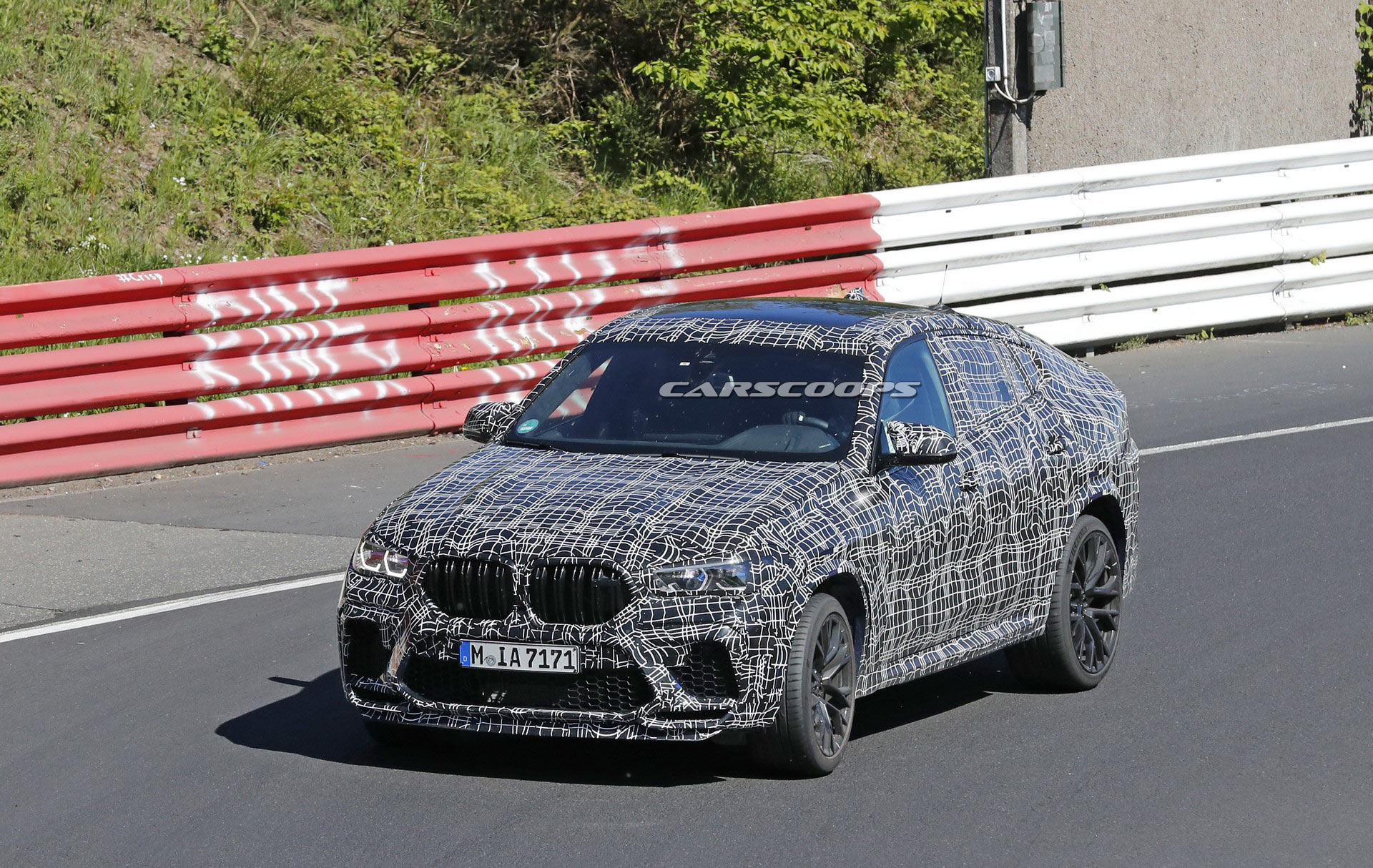 2020-BMW-X6-M-1 2020 BMW X6 M Hides 592 HP Behind Its Huge Nostrils