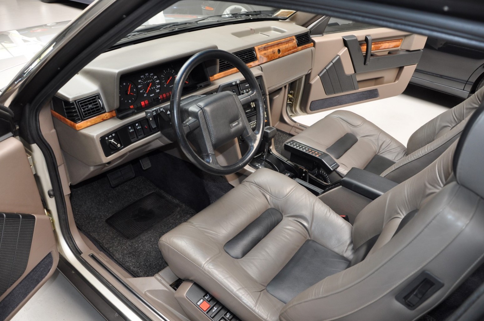 1988 Volvo 780 Coupe Bertone 11 Pristine 1988 Volvo 780 Coupe Blends Bertone Styling With Swedish Flair For €47,500