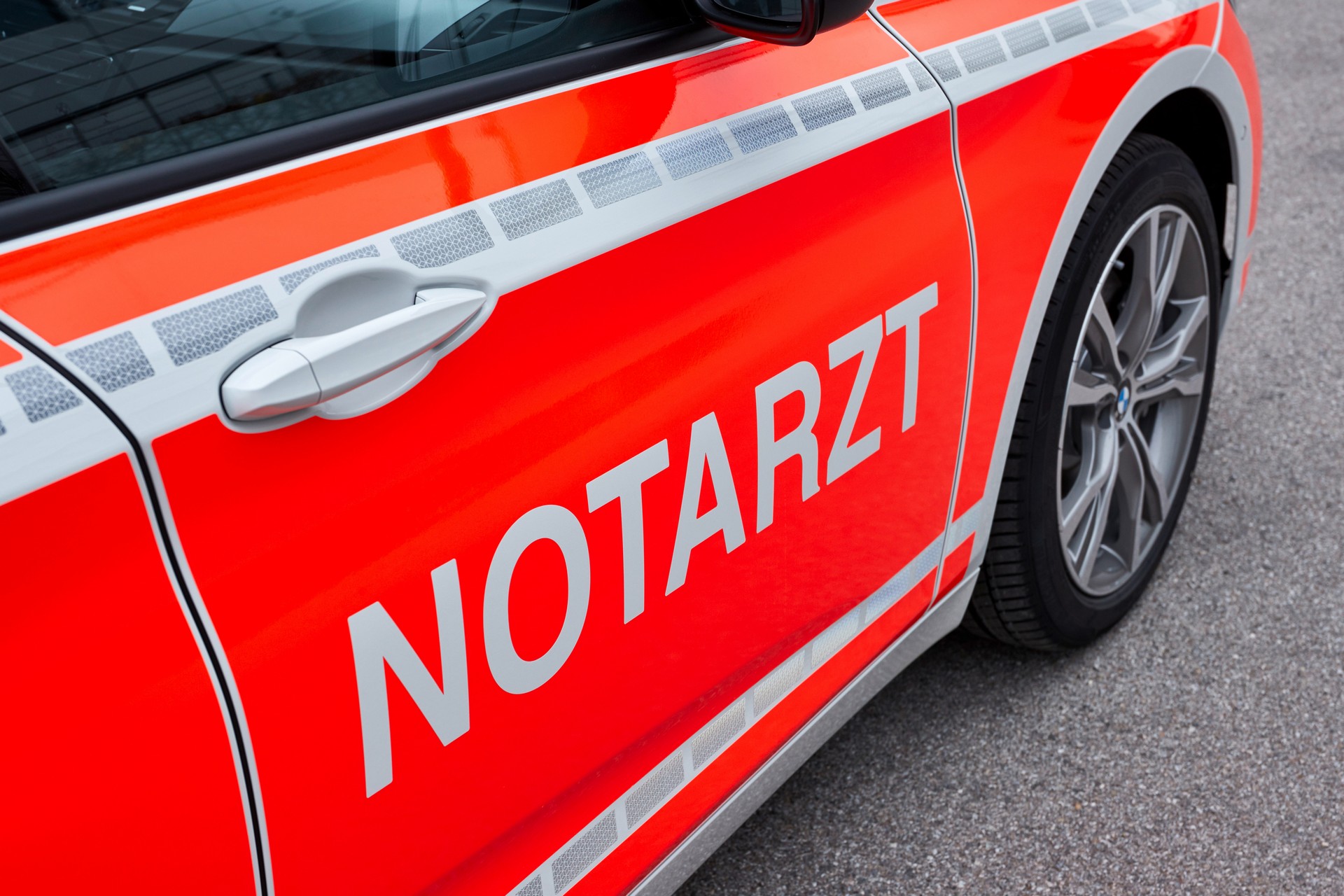 BMW RETTmobil 2019-49 Stealthy BMW 3-Series Police Car Headlines Company’s RETTmobil Lineup