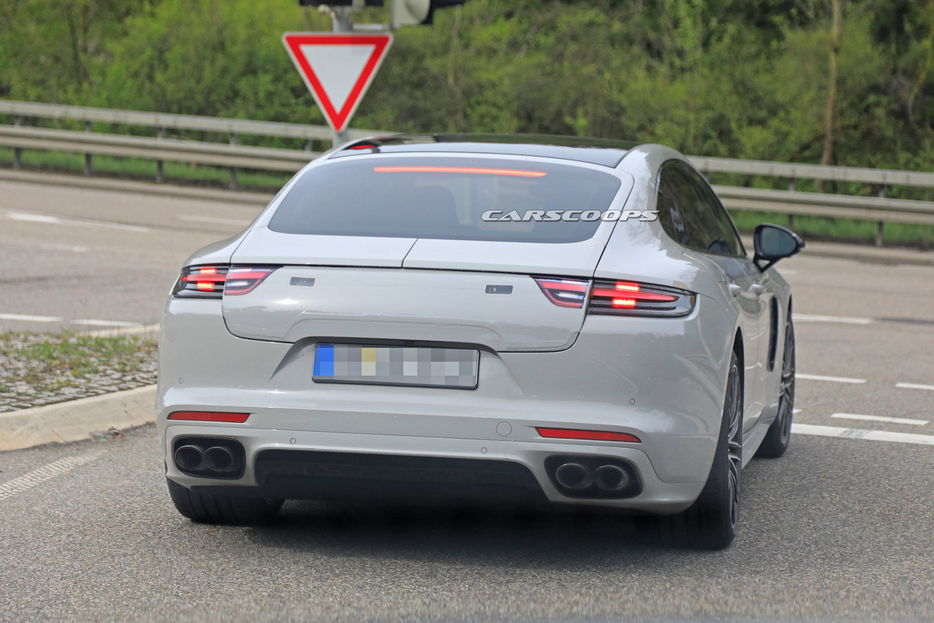 2020-Porsche-Panamera-2 2021 Porsche Panamera Facelift Spied With A New Rear End