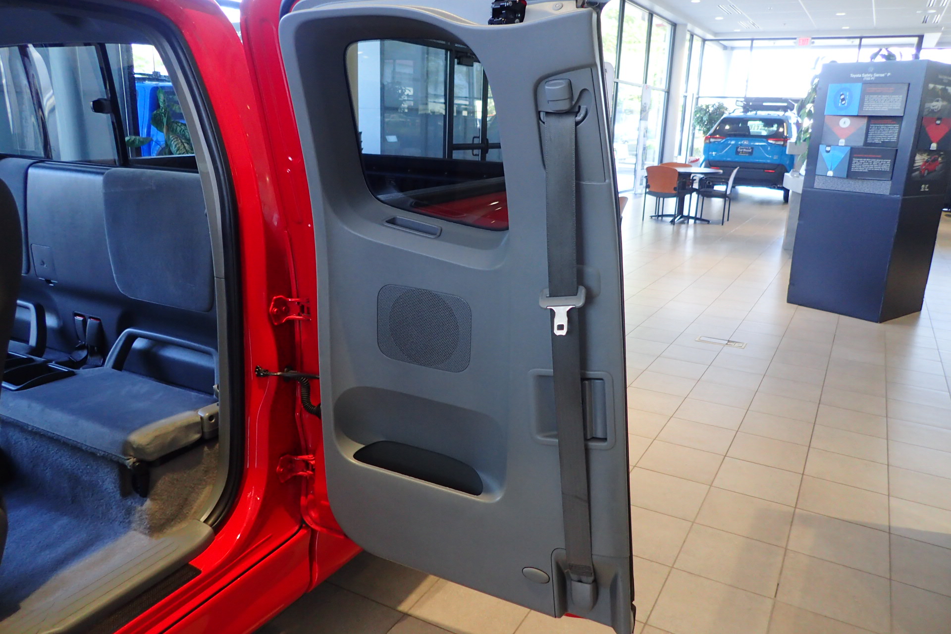 2007 toyota tacoma xrunner auction 41 2007 Toyota Tacoma X-Runner Is A Fun Little Pickup From The Past