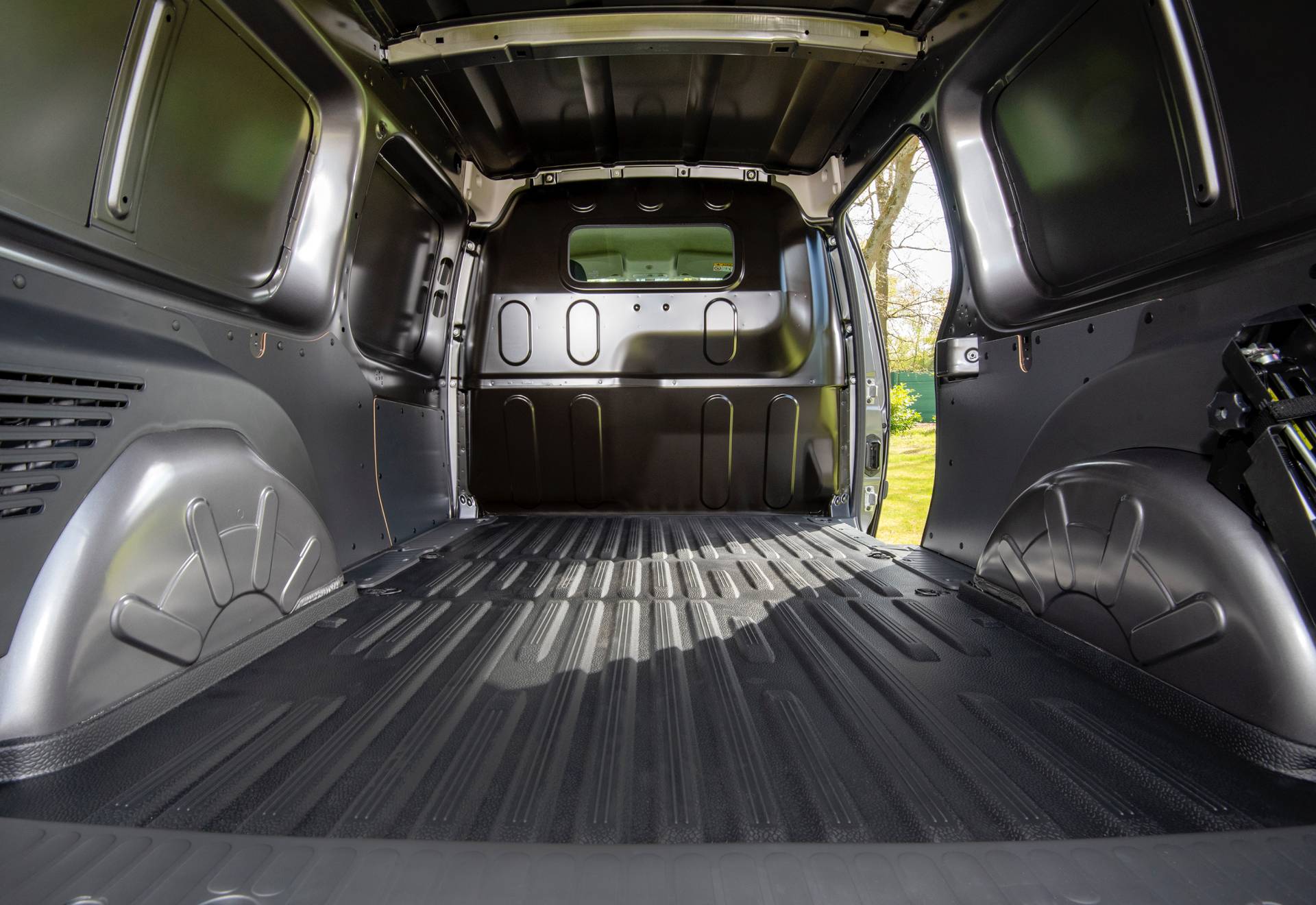 Nissan NV250 L2 Van 34 Badge-Engineered Nissan NV250 Compact Van Debuts In Europe