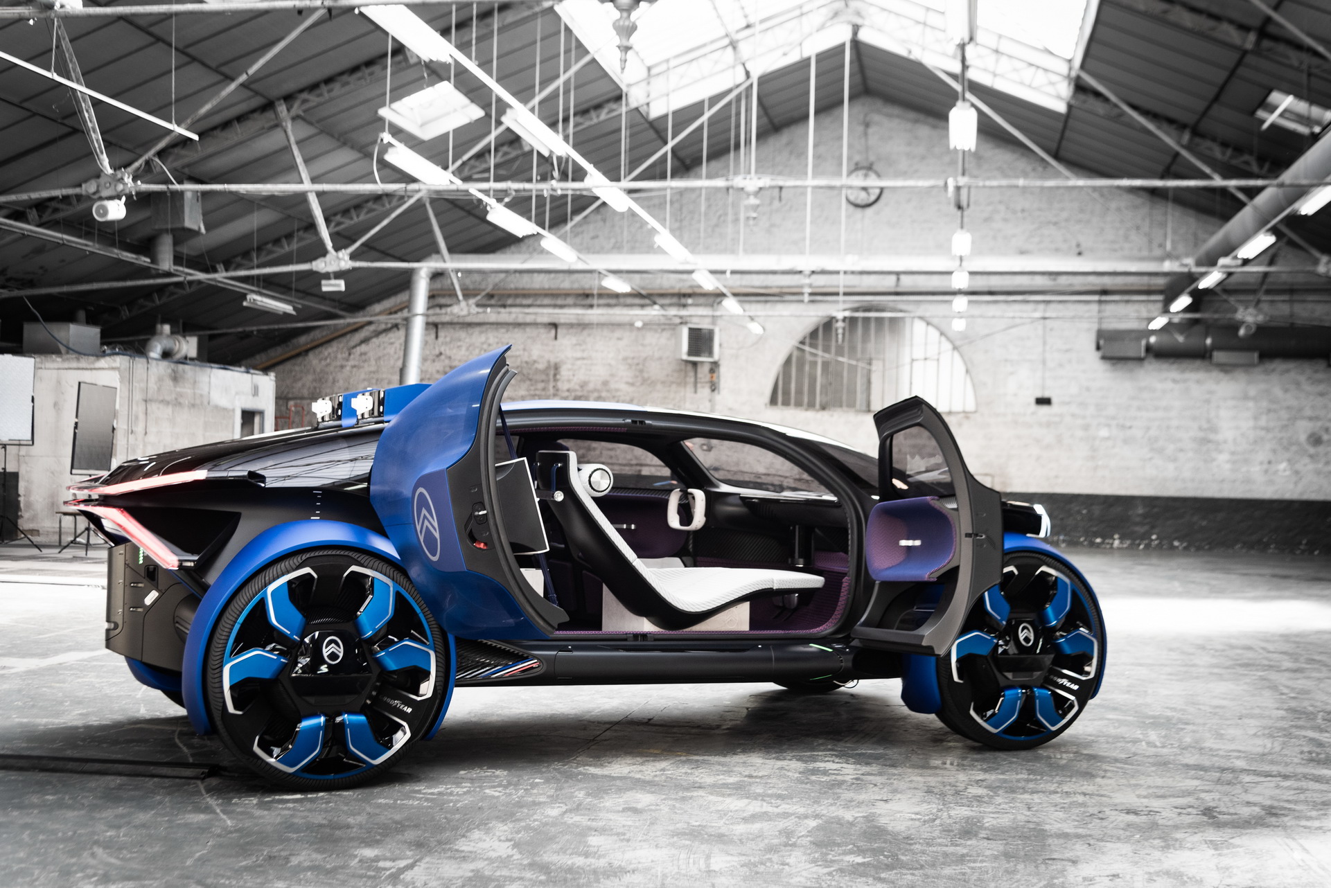 Citroen 19_19 CONCEPT 16 Citroen’s New Electric 19_19 Concept Has A 500 Mile Range And 30-inch Rims