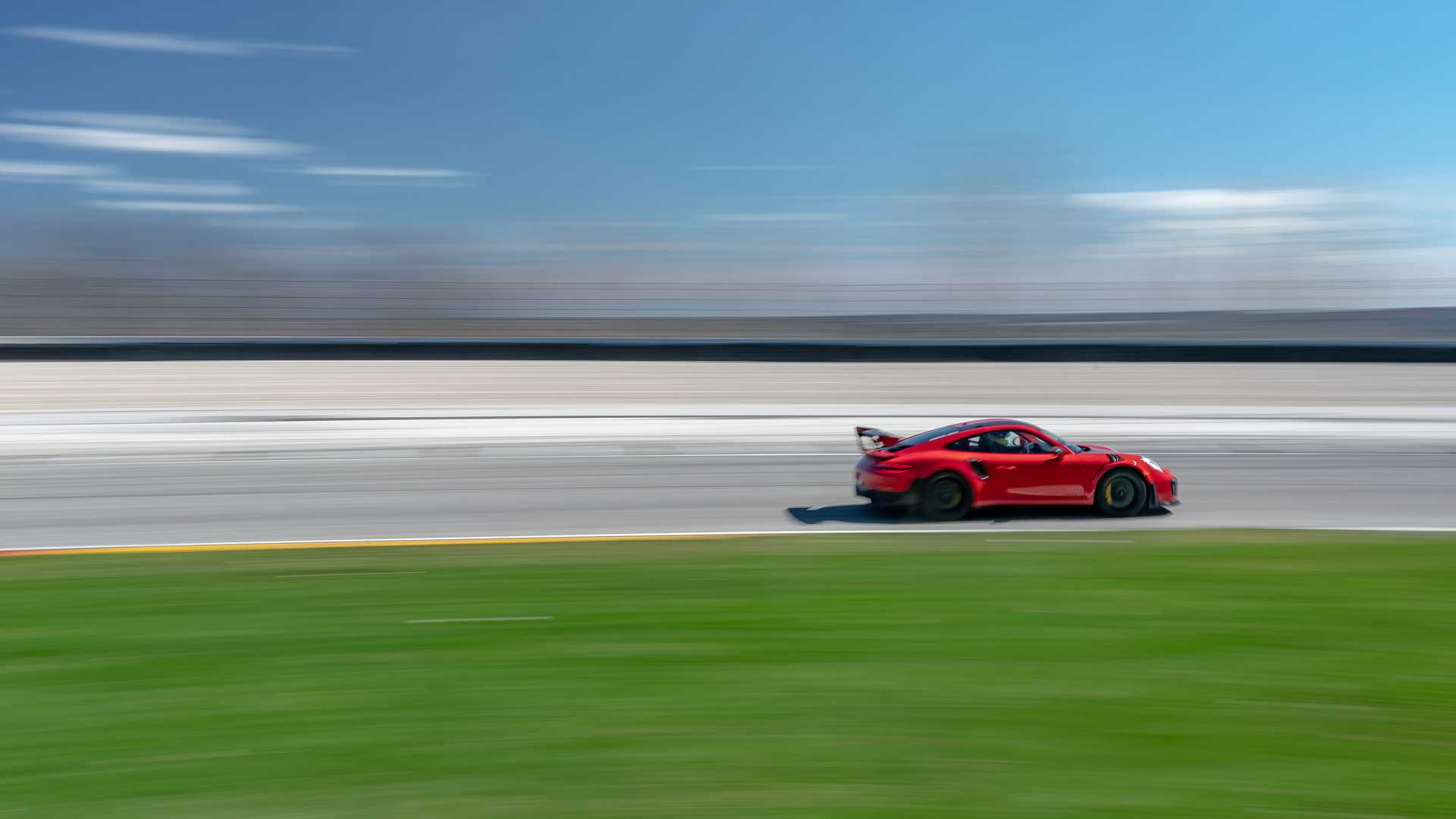 Porsche 911 GT2 RS Road America 15 Watch The Porsche 911 GT2 RS Set New Lap Record At Road America