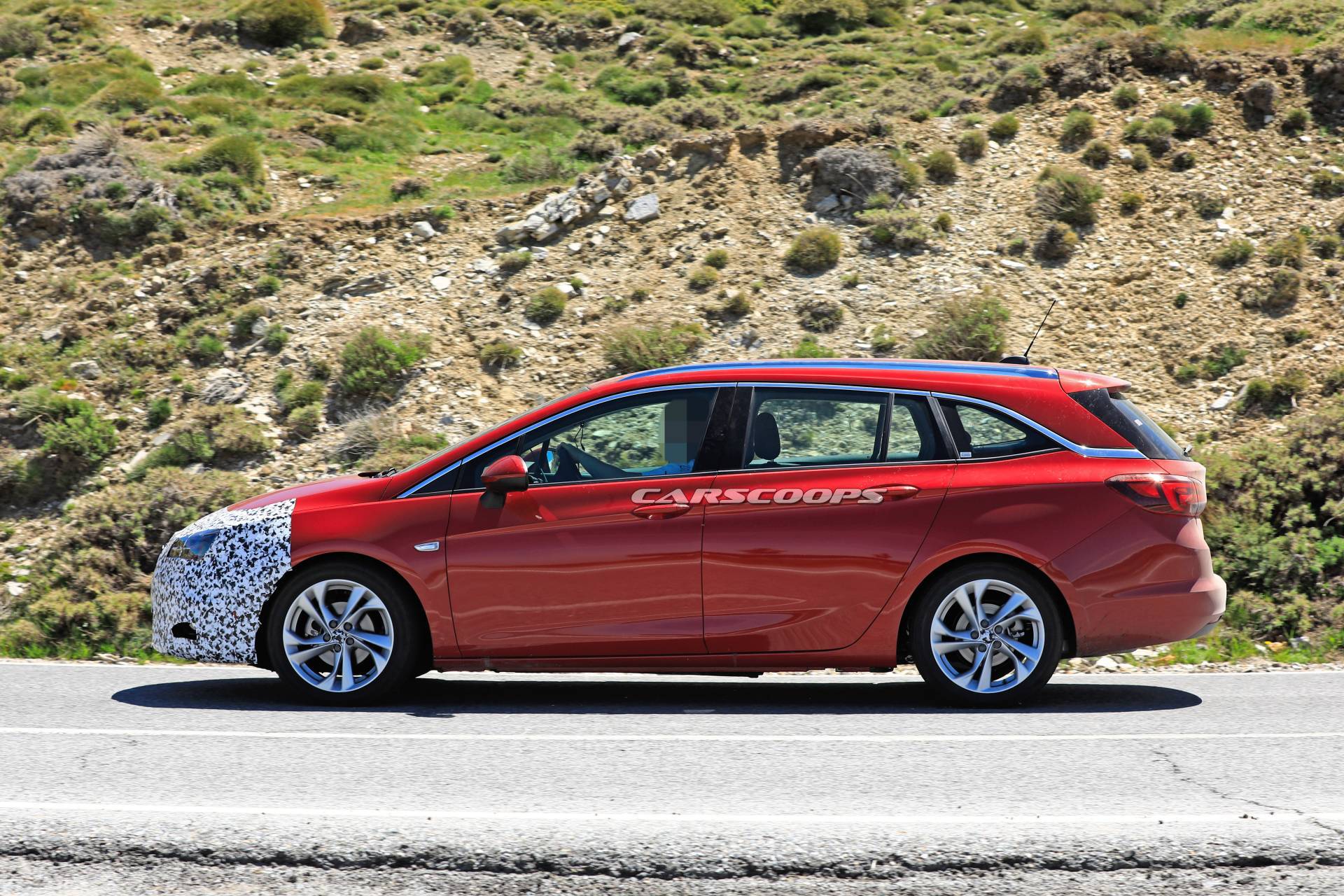 Opel Astra Sports Tourer facelift 36 Facelifted Opel Astra Sports Tourer Makes A Predictable First Appearance