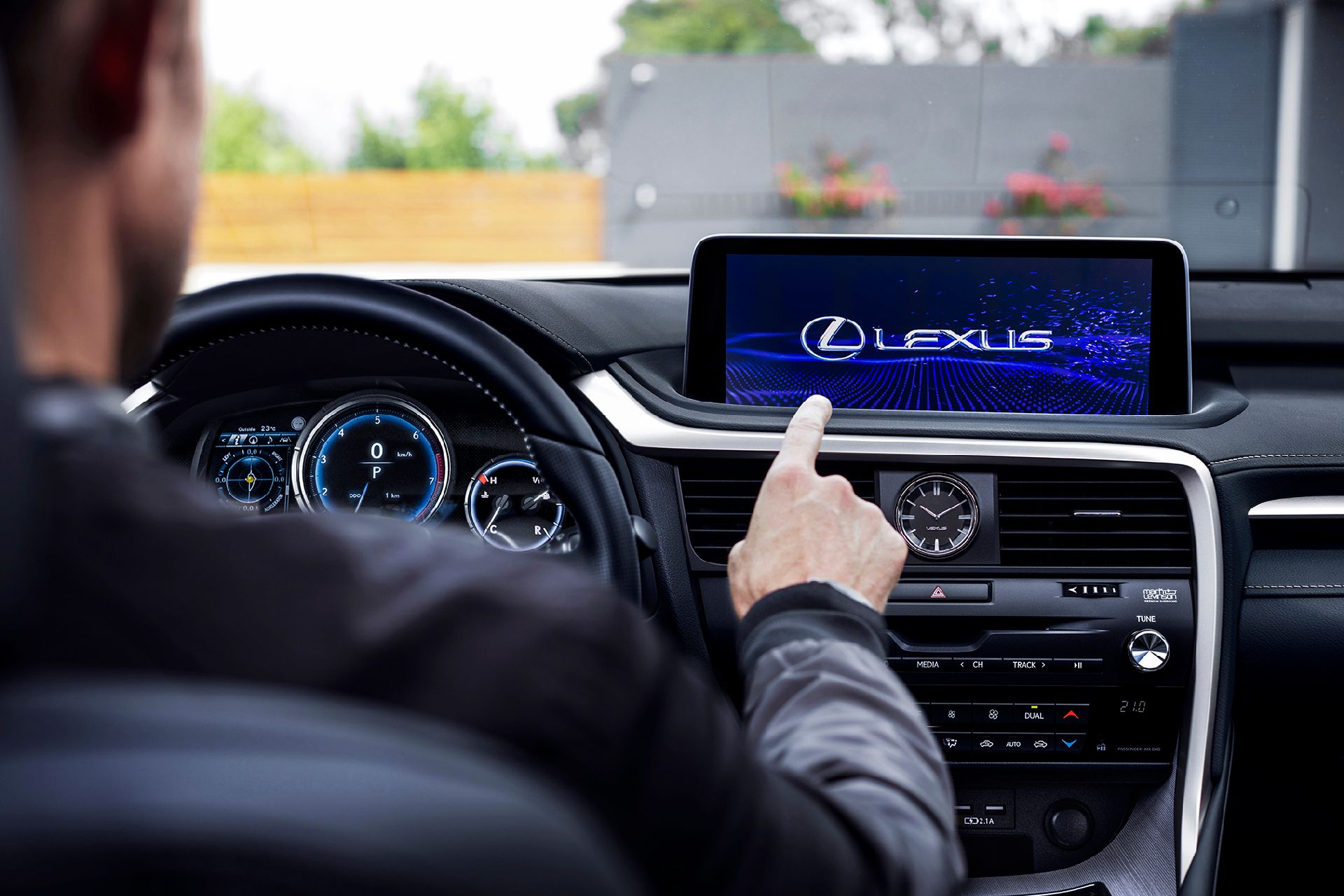 2020 Lexus RX Gets Revised Looks And A Touchscreen Along With Apple CarPlay And Android Auto
