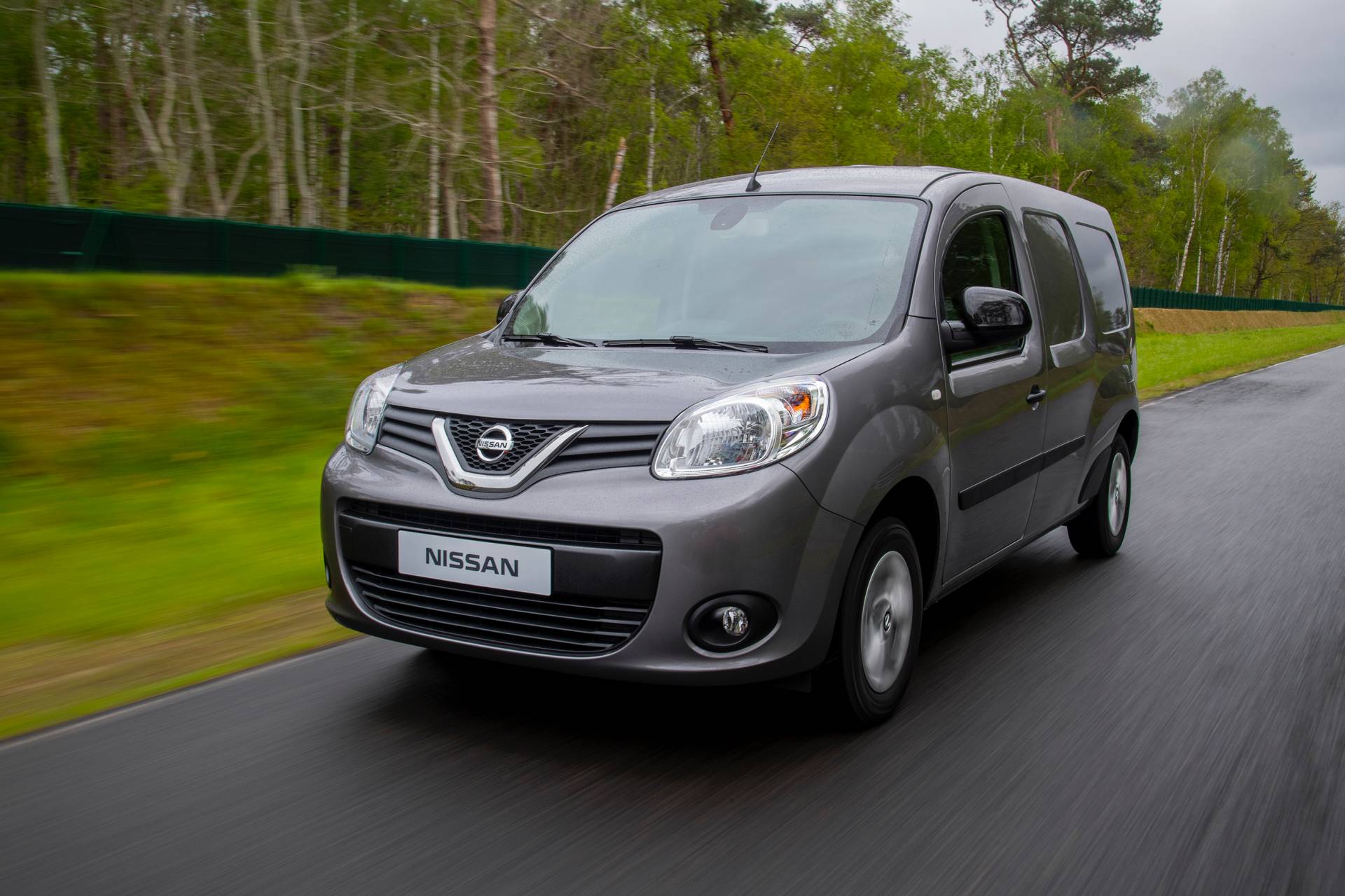 Nissan NV250 L2 Van 27 Badge-Engineered Nissan NV250 Compact Van Debuts In Europe