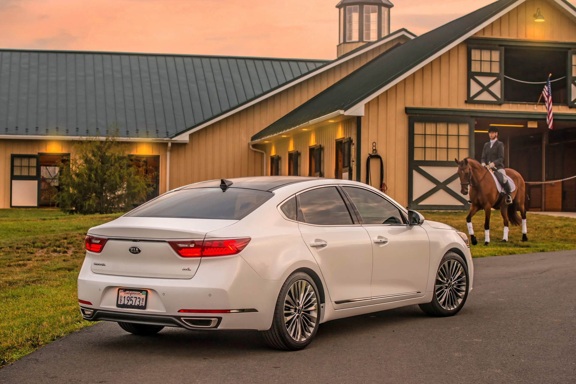 kia dealer cadenza model3 3 Kia Dealership Claims 2019 Cadenza Is Better Than Tesla Model 3