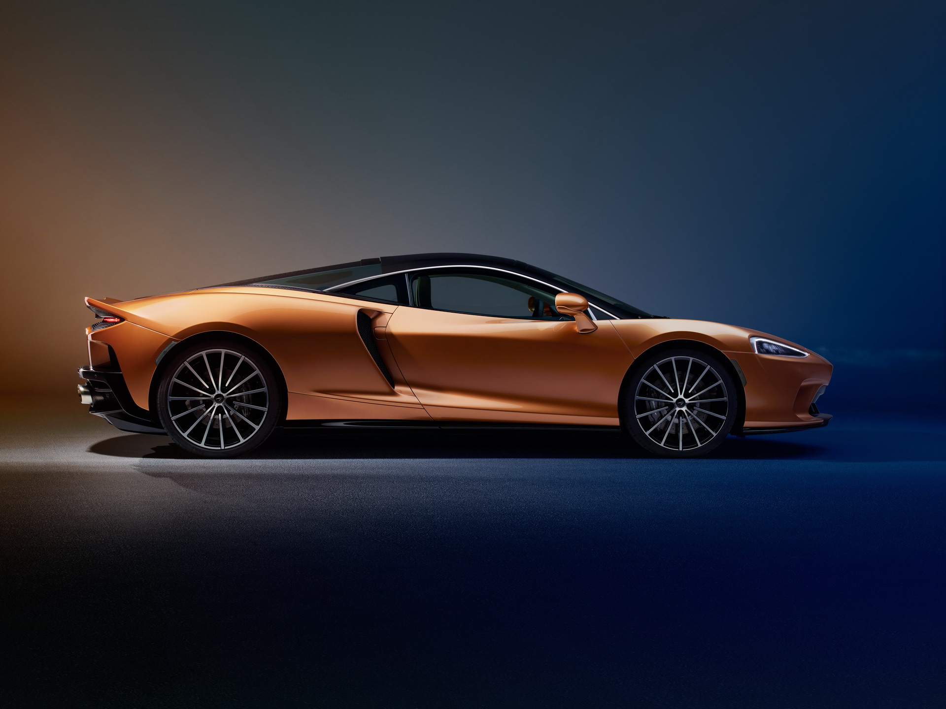 2020 mclaren gt unveiled official 9 New McLaren GT Unveiled With 612 HP And $210,000 Price Tag