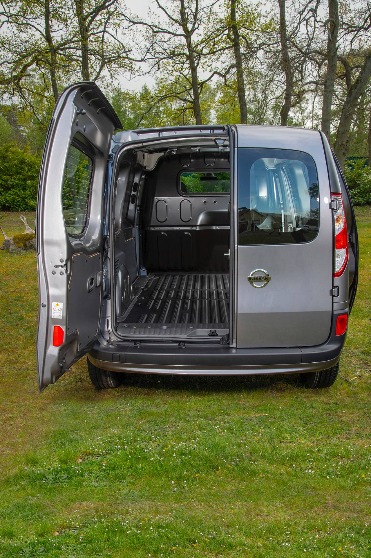 Nissan NV250 L2 Van 20 Badge-Engineered Nissan NV250 Compact Van Debuts In Europe