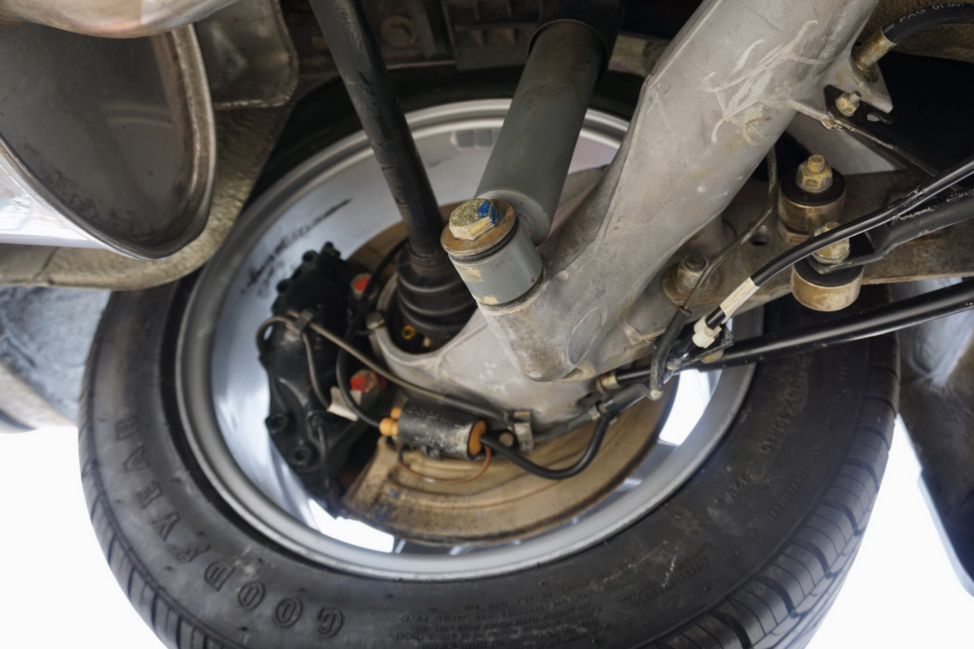 1990 porsche 944 s2 cabrio auction 85 This 1990 Porsche 944 S2 Cabriolet Was Sitting In Storage For 24 years