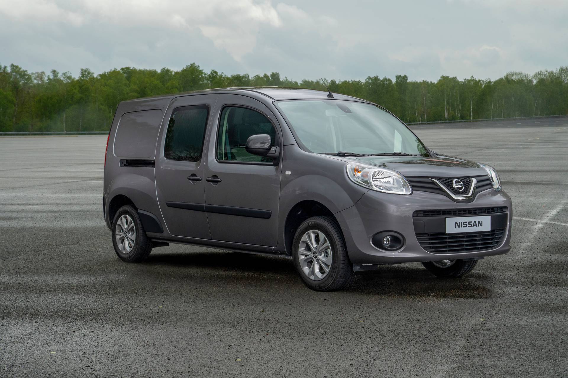 Nissan NV250 L2 Van 31 Badge-Engineered Nissan NV250 Compact Van Debuts In Europe