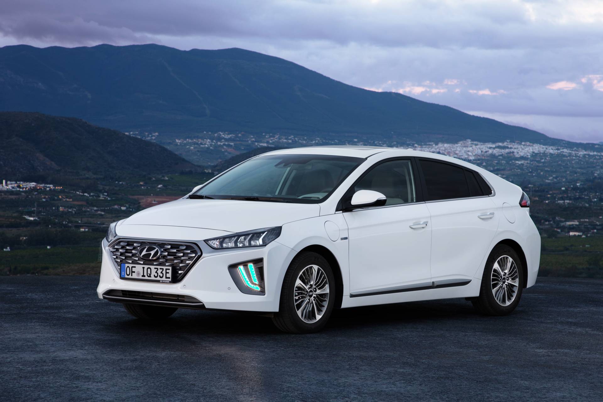 2020 Hyundai Ioniq Plug-in 5 2020 Hyundai Ioniq Family Gains Design And Tech Updates, Bigger Battery For EV