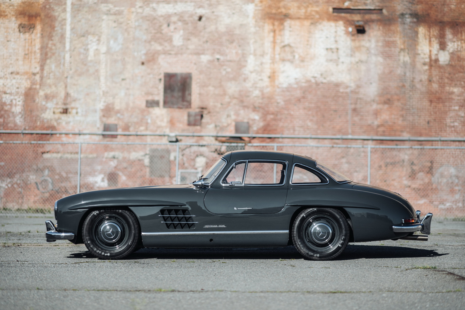Mercedes-300SL-Gullwing-01 Beautiful 1956 Mercedes 300SL Gullwing Is The Definition Of A Million-Dollar Classic