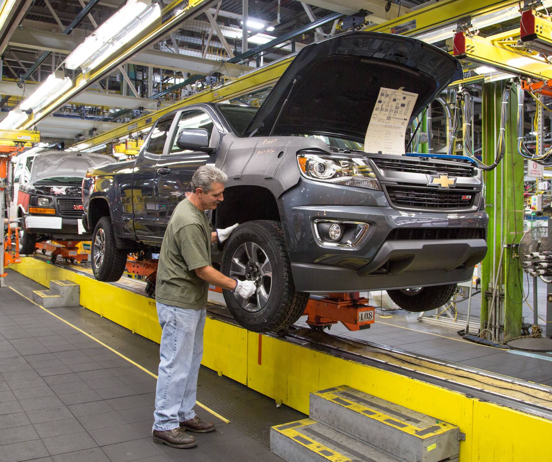 GM Wentzville plant assembly line 2 GM Said To Plan $1 Billion Investment To Expand Missouri Truck/Van Plant