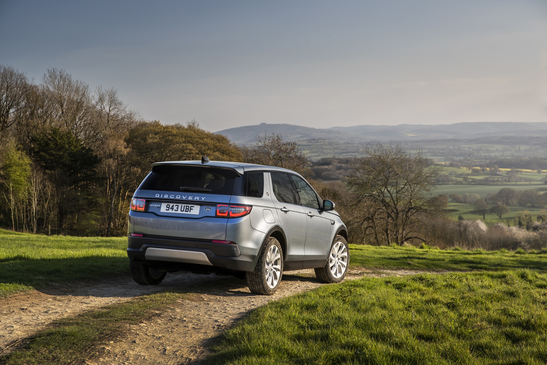 2020 Land Rover Discovery Sport Facelift Debuts With New Styling And Mild-Hybrid Powertrain