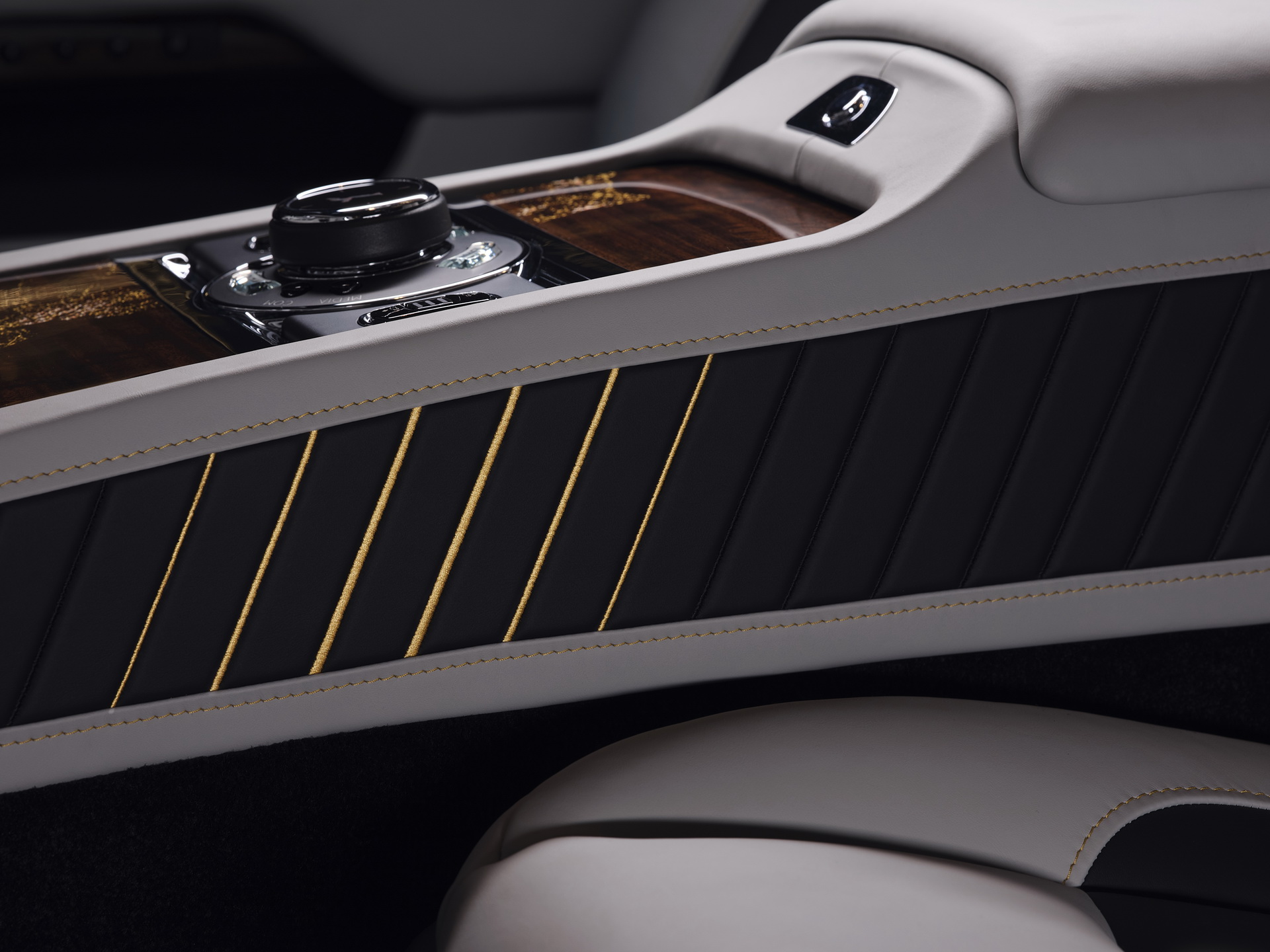 Bespoke Rolls-Royce Wraith Eagle VIII Is An Homage To Air Travel