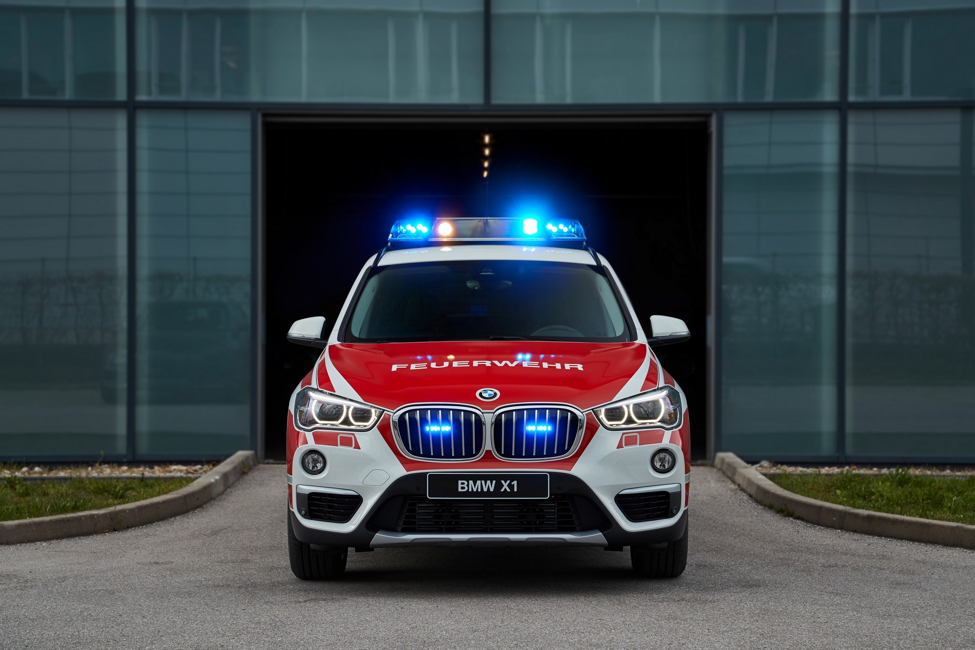 BMW RETTmobil 2019-26 Stealthy BMW 3-Series Police Car Headlines Company’s RETTmobil Lineup