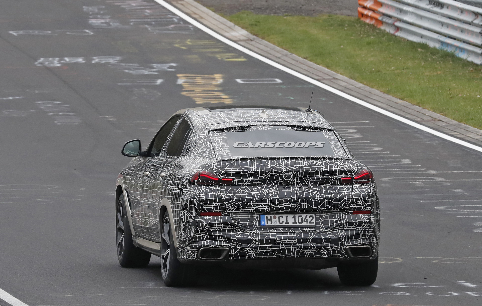 2020 bmw x6 spied with current model 15 2020 BMW X6 Poses Next To 2019 X6 M For Good Measure