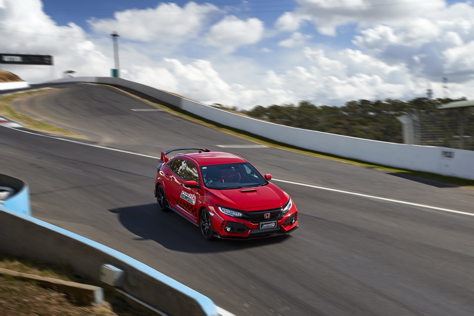 honda civic type r jenson button bathurst record 11 Honda Civic Type R Sets Lap Record At Bathurst For FWD Production Cars