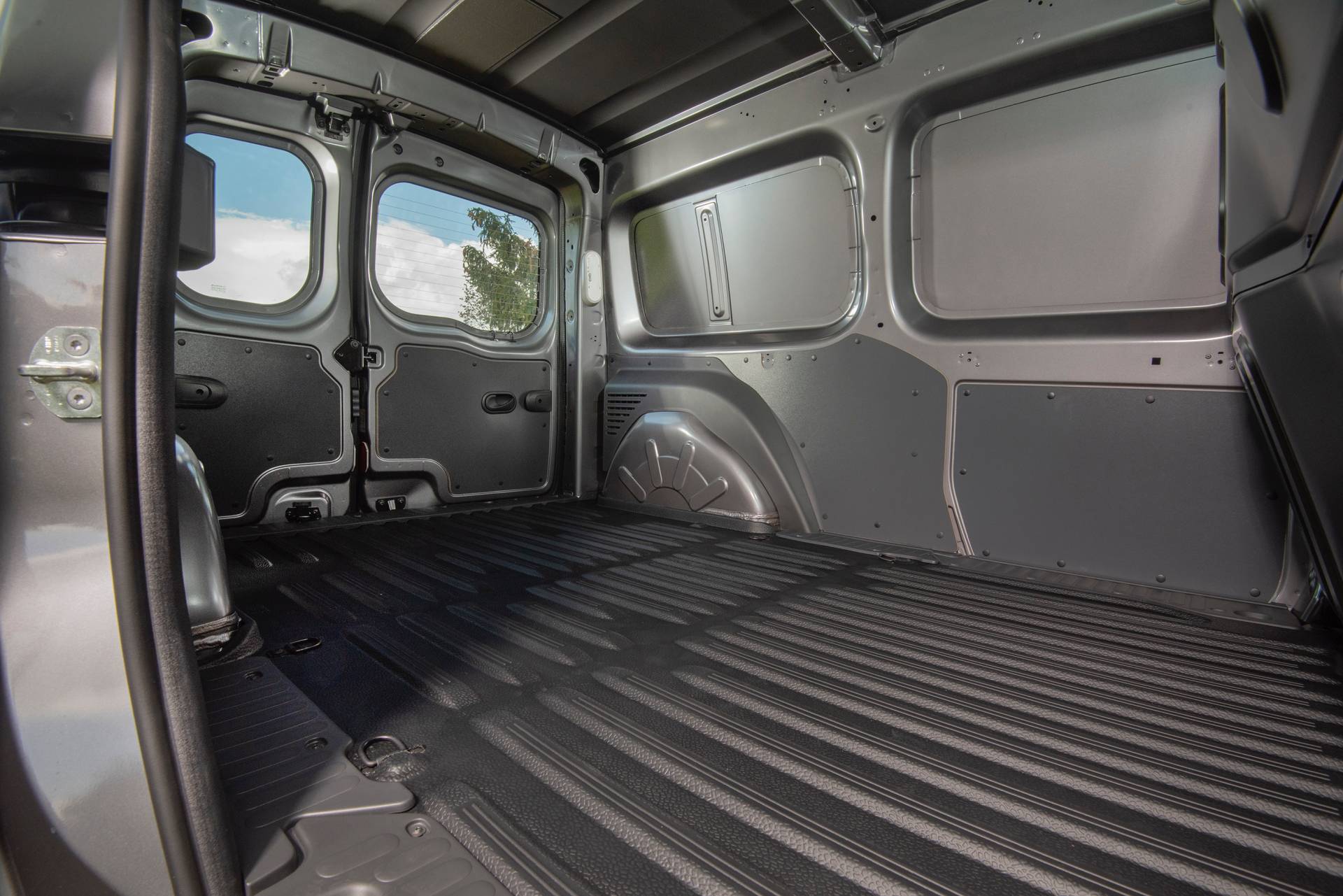 Nissan NV250 L2 Van 33 Badge-Engineered Nissan NV250 Compact Van Debuts In Europe