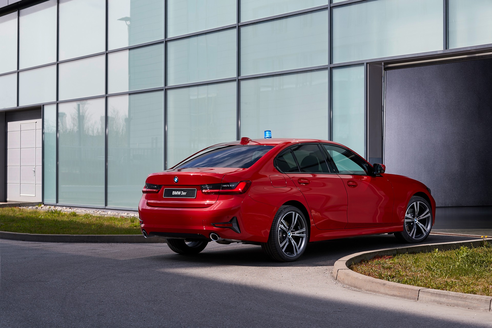 BMW RETTmobil 2019-8 Stealthy BMW 3-Series Police Car Headlines Company’s RETTmobil Lineup