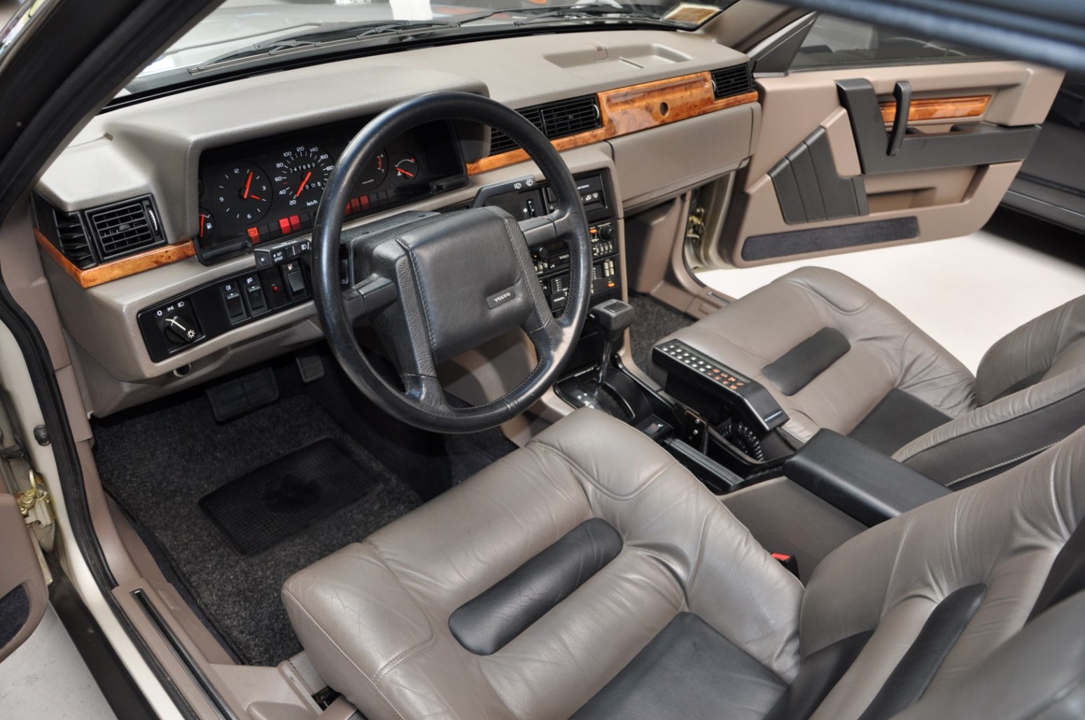 1988 Volvo 780 Coupe Bertone 10 Pristine 1988 Volvo 780 Coupe Blends Bertone Styling With Swedish Flair For €47,500