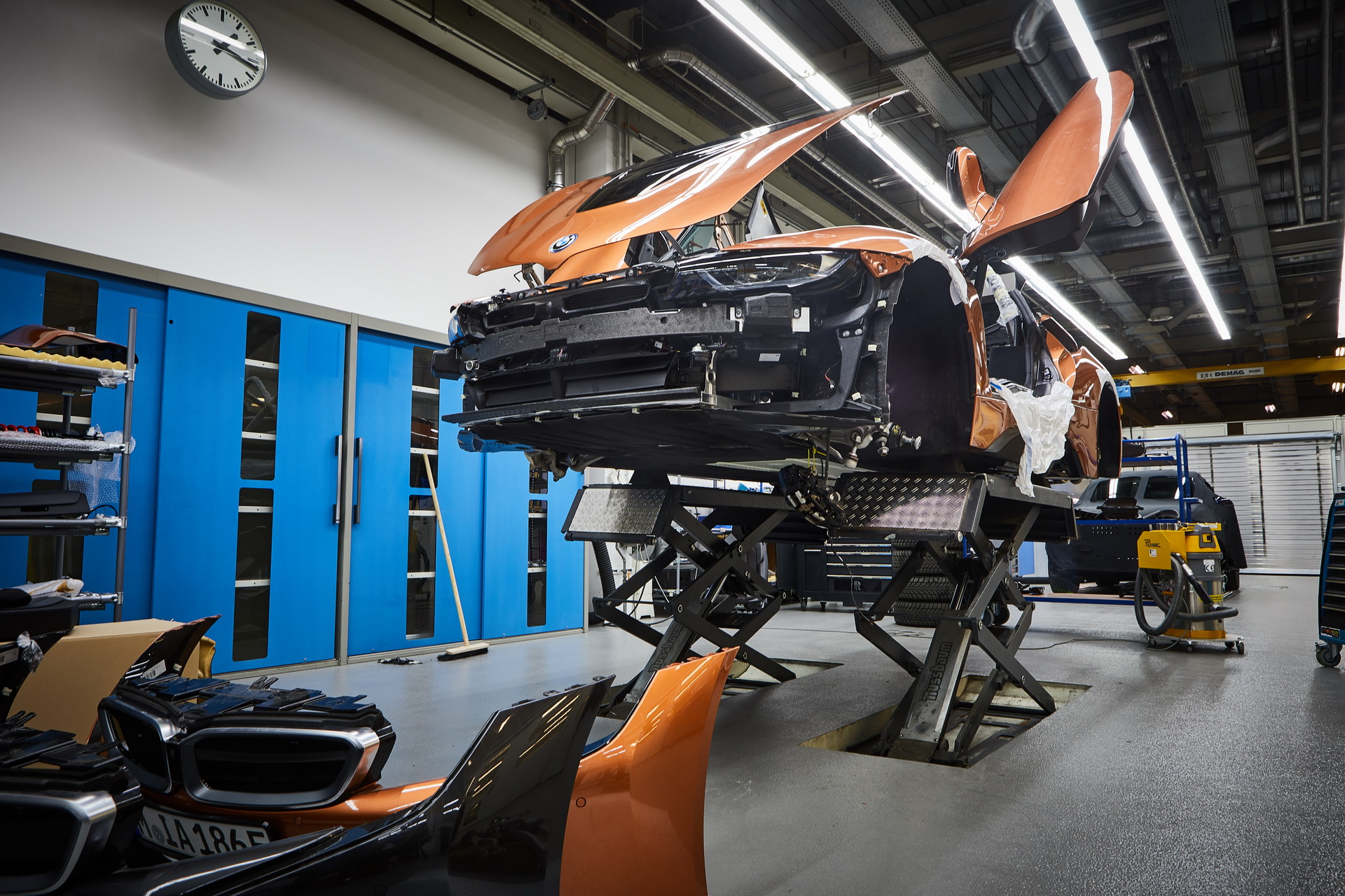 BMW-i8-Roadster-Safety-Car-22 BMW Makes i8 Roadster A Speedster For Formula E’s New Safety Car