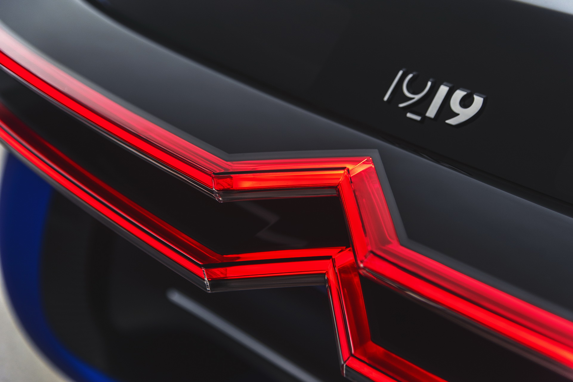 Citroen 19_19 CONCEPT 10 Citroen’s New Electric 19_19 Concept Has A 500 Mile Range And 30-inch Rims