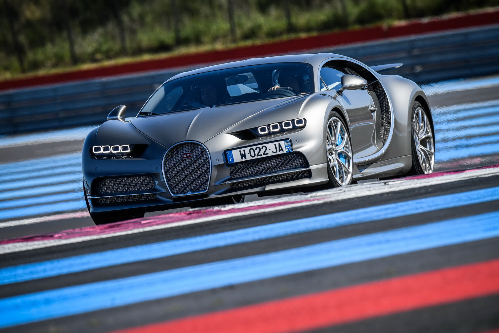 bugatti chiron paul ricard 5 Bugatti Takes Chiron And Chiron Sport To Paul Ricard For Some Pure Track Fun