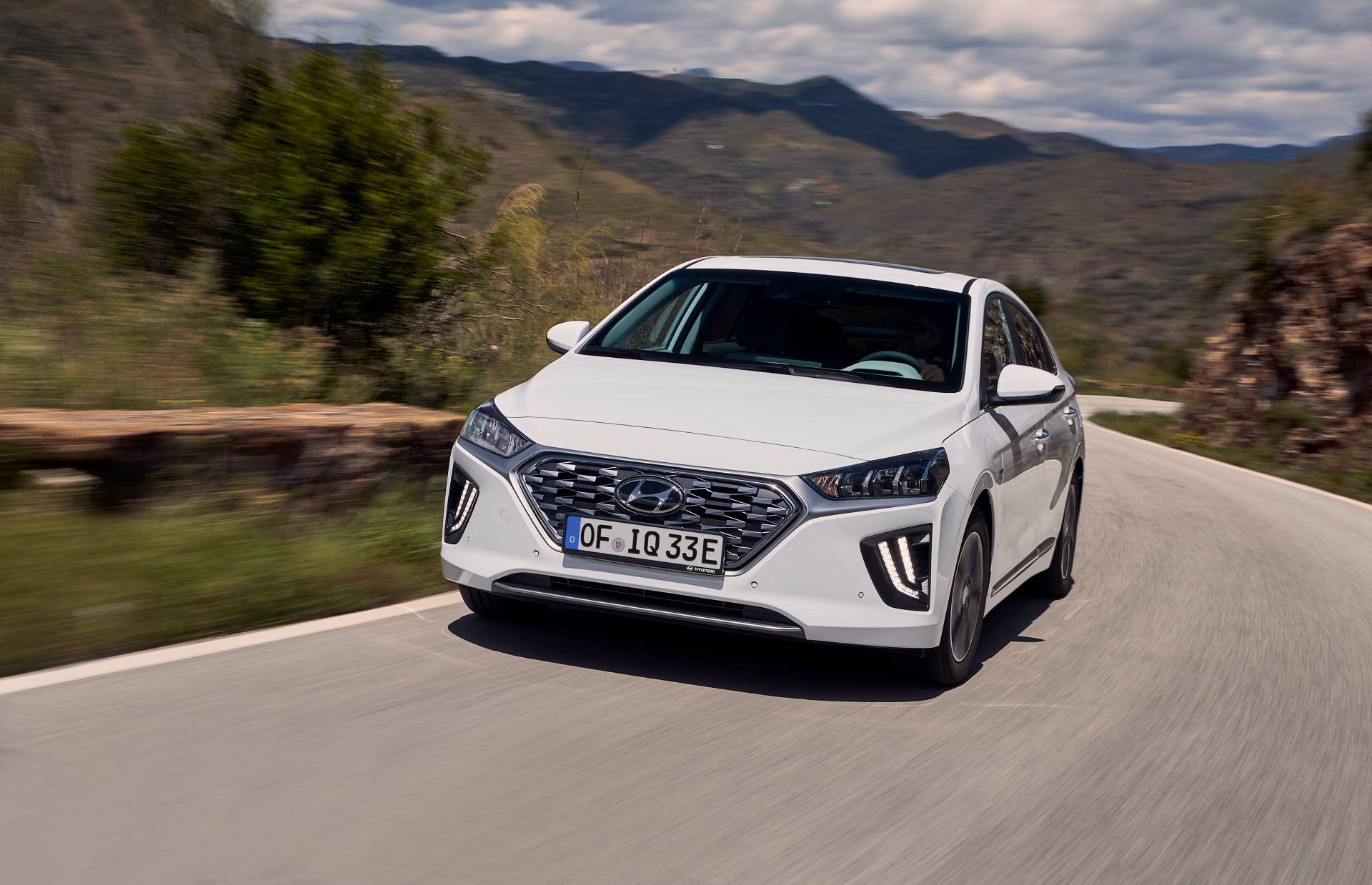 2020 Hyundai Ioniq Plug-in 10 2020 Hyundai Ioniq Family Gains Design And Tech Updates, Bigger Battery For EV