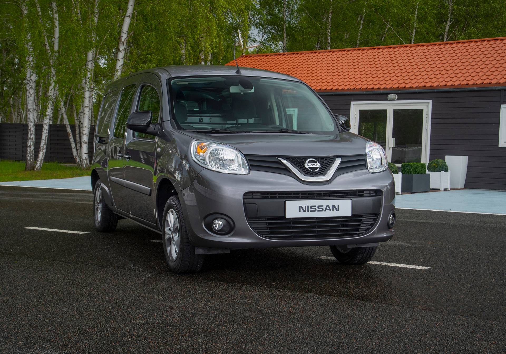 Nissan NV250 L2 Van 29 Badge-Engineered Nissan NV250 Compact Van Debuts In Europe