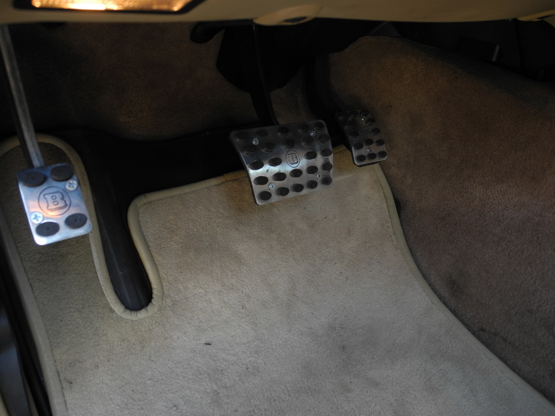 2001 mercedes ml58 brabus bat 21 2001 Brabus-Tuned Mercedes ML Is The Ghost Of SUVs Past