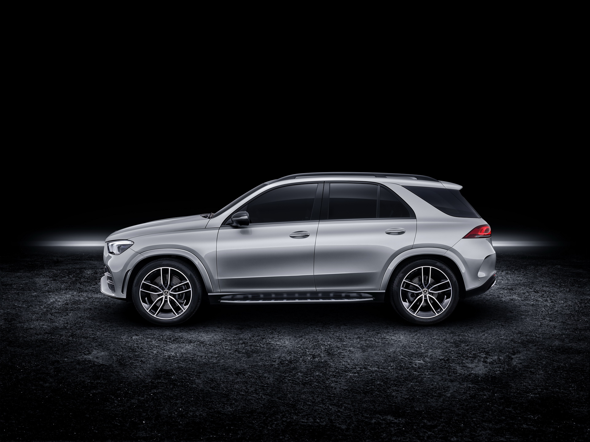 Mercedes GLE 580 Gets 483 HP Electrified Biturbo V8, $77,795 Tag