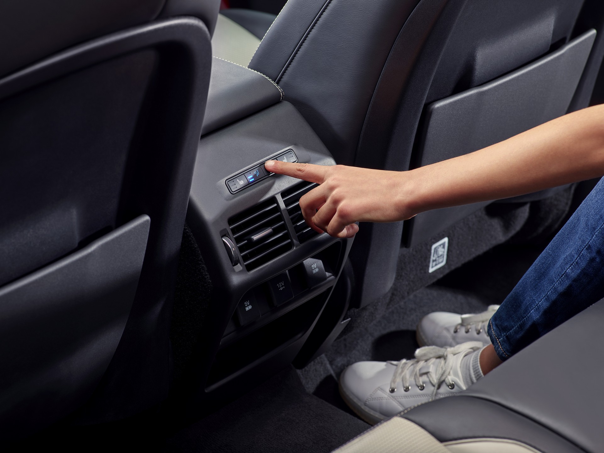 2020 Land Rover Discovery Sport Facelift Debuts With New Styling And Mild-Hybrid Powertrain