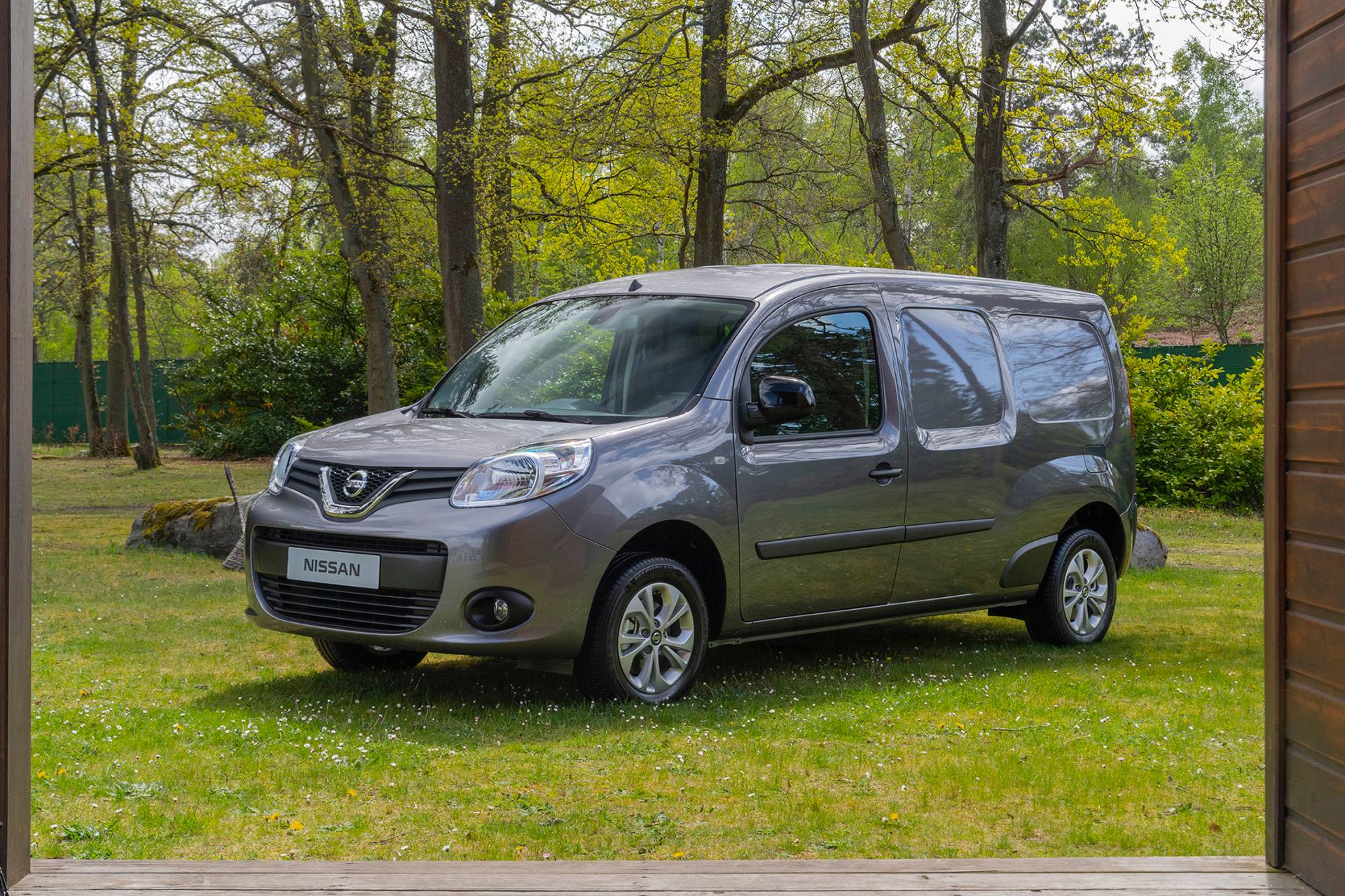 Nissan NV250 L2 Van 13 Badge-Engineered Nissan NV250 Compact Van Debuts In Europe