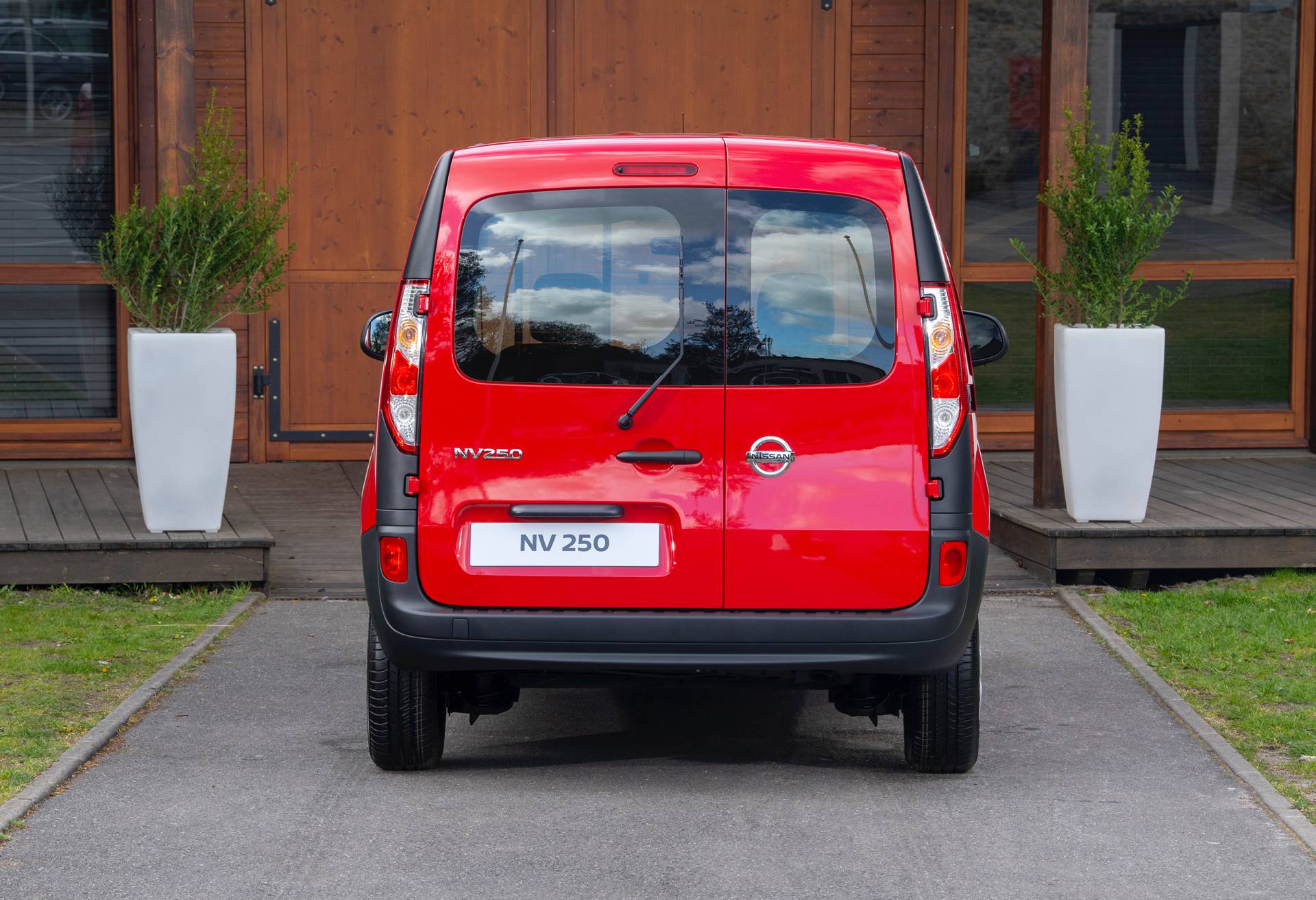 Nissan NV250 L1 Van 10 Badge-Engineered Nissan NV250 Compact Van Debuts In Europe