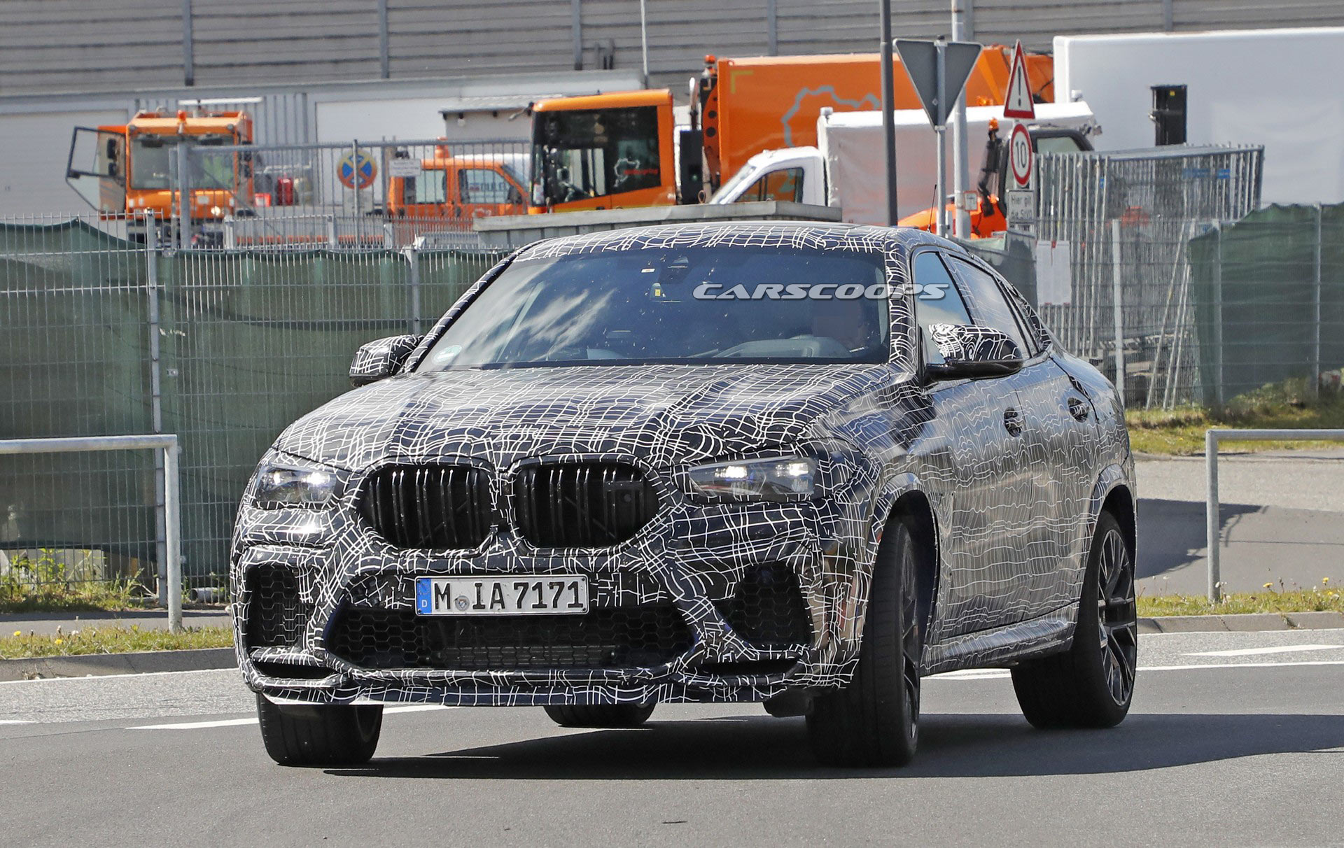2020-BMW-X6-M-9 2020 BMW X6 M Hides 592 HP Behind Its Huge Nostrils