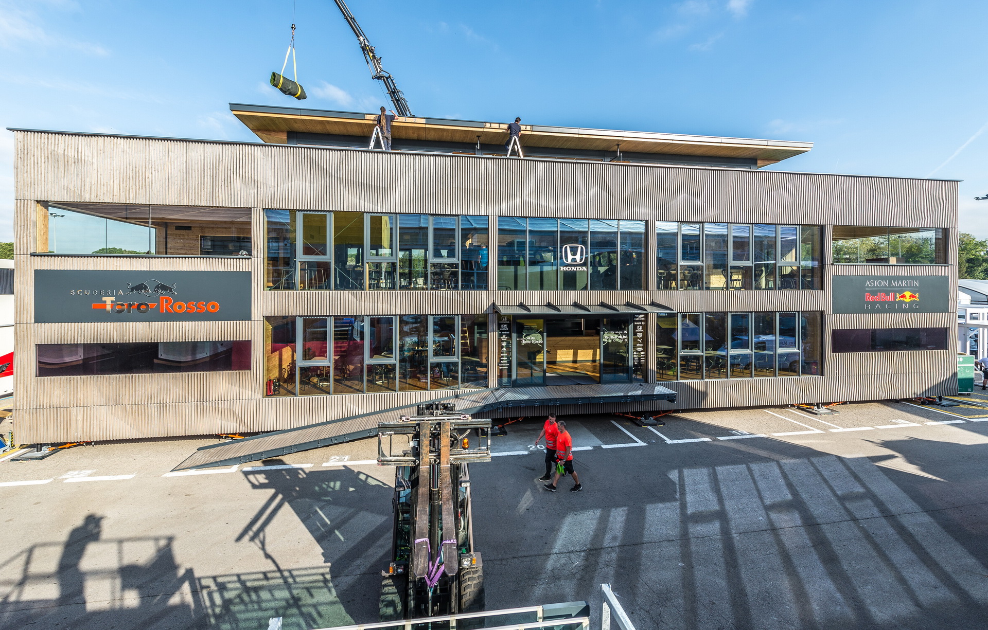 red bull toro rosso energy station 2 Red Bull And Toro Rosso’s New Home Away From Home Takes 32 Hours To Build