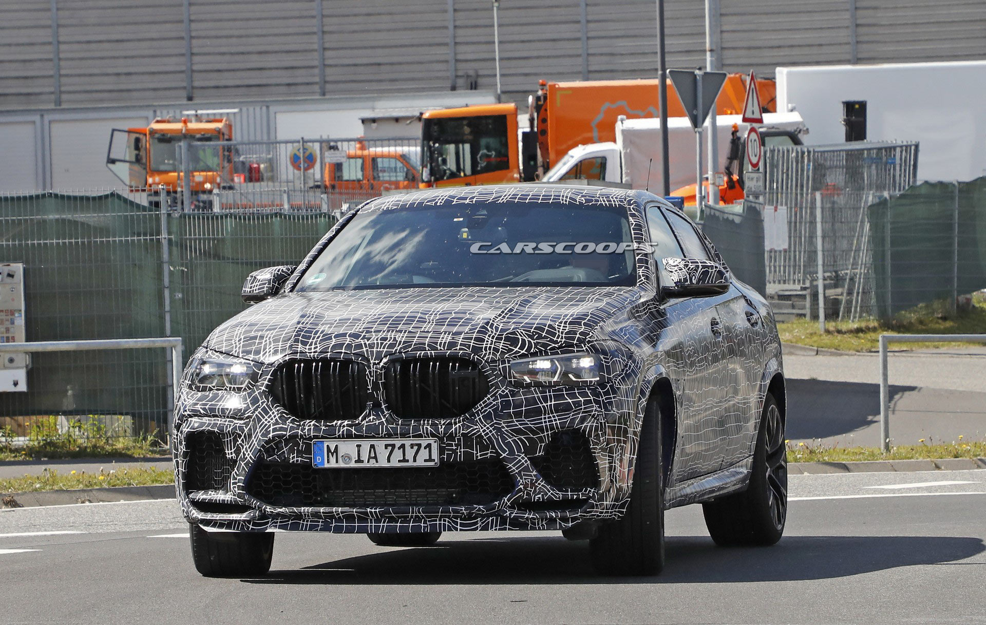 2020-BMW-X6-M-10 2020 BMW X6 M Hides 592 HP Behind Its Huge Nostrils