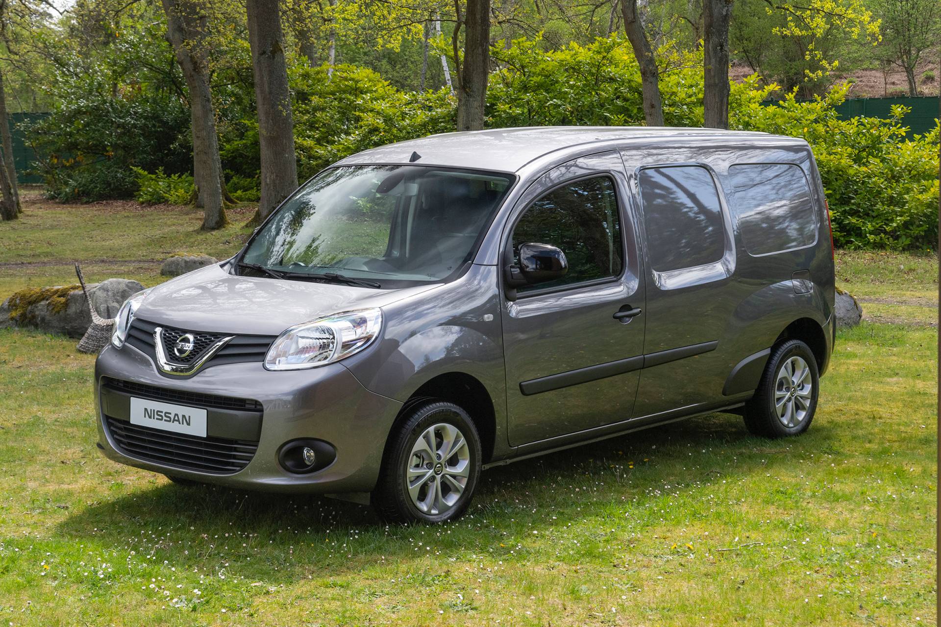 Nissan NV250 L2 Van 12 Badge-Engineered Nissan NV250 Compact Van Debuts In Europe