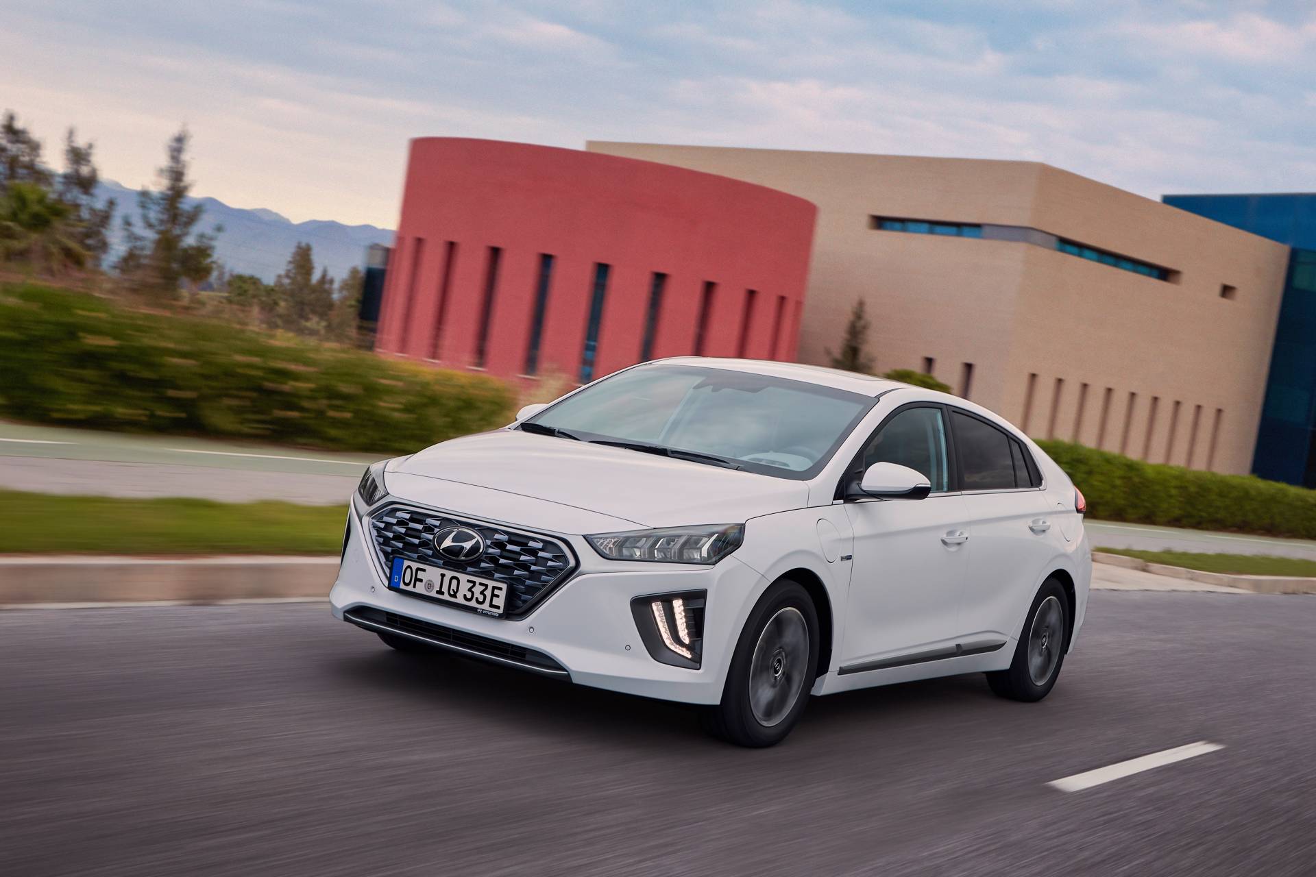 2020 Hyundai Ioniq Plug-in 12 2020 Hyundai Ioniq Family Gains Design And Tech Updates, Bigger Battery For EV