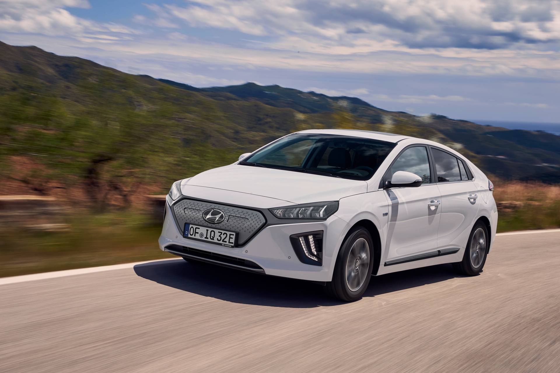 2020 Hyundai Ioniq Electric 12 2020 Hyundai Ioniq Family Gains Design And Tech Updates, Bigger Battery For EV