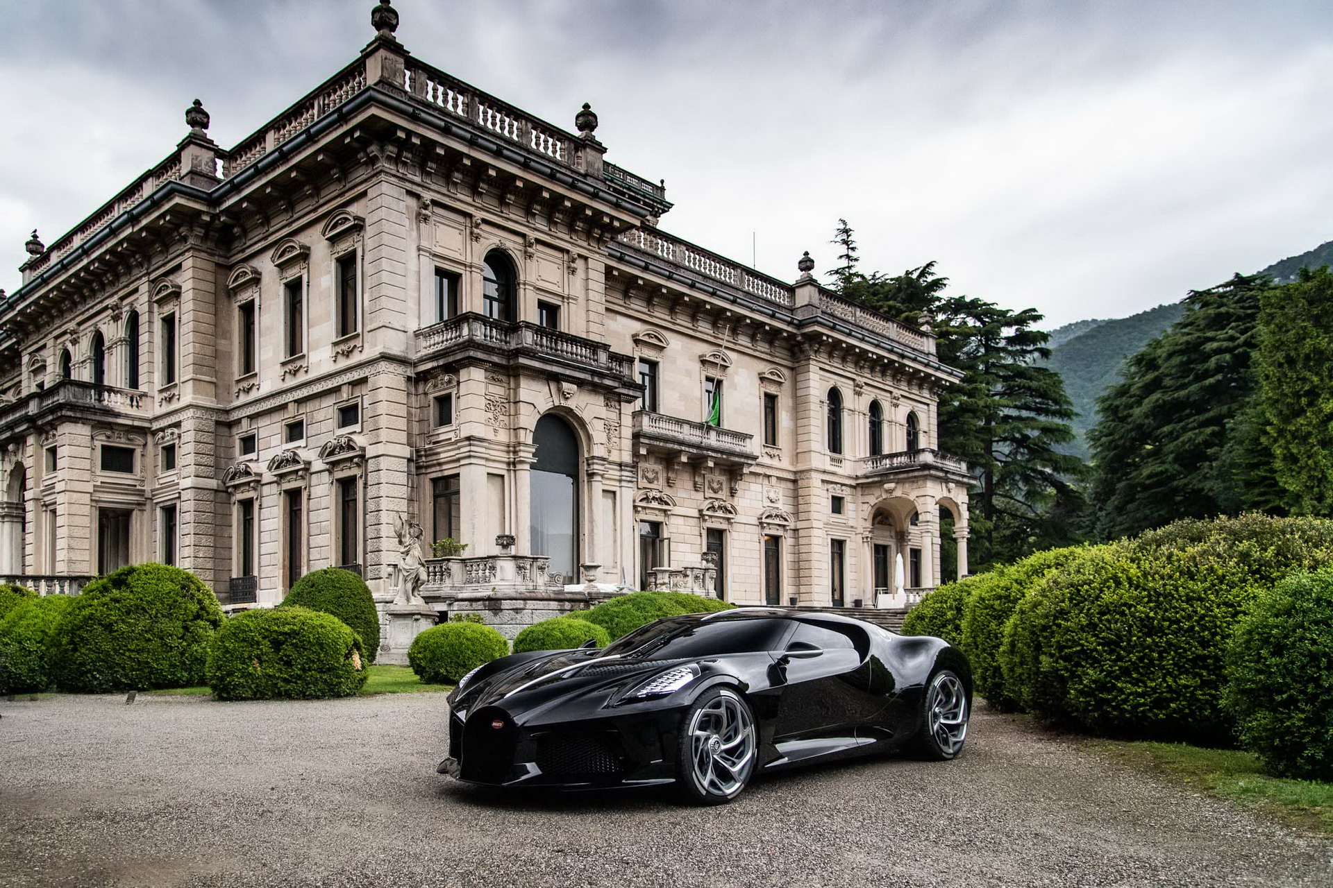 Bugatti La Voiture Noire Wins Design Award At Concorso d’Eleganza