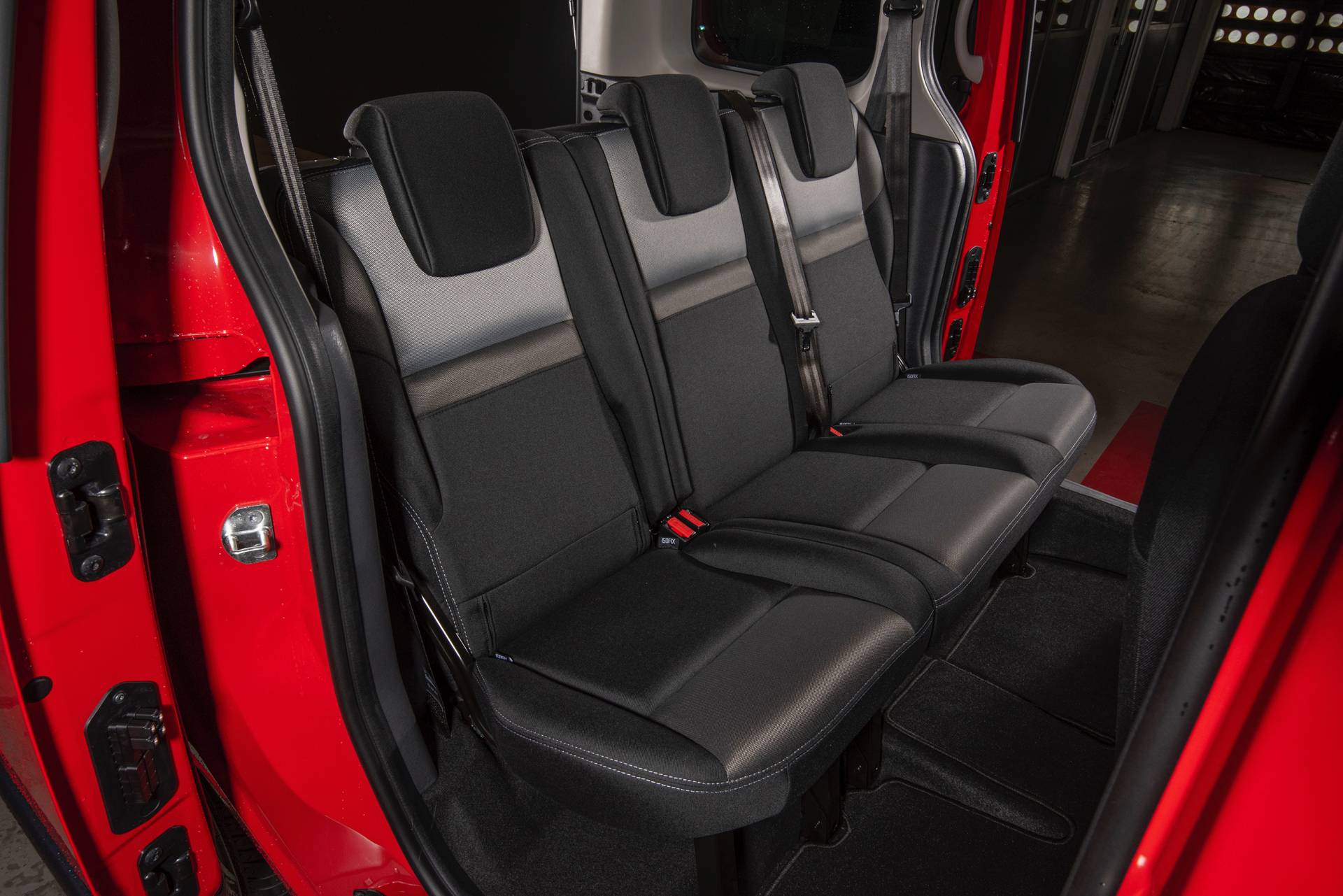 Nissan NV250 M1 Passenger Van 3 Badge-Engineered Nissan NV250 Compact Van Debuts In Europe